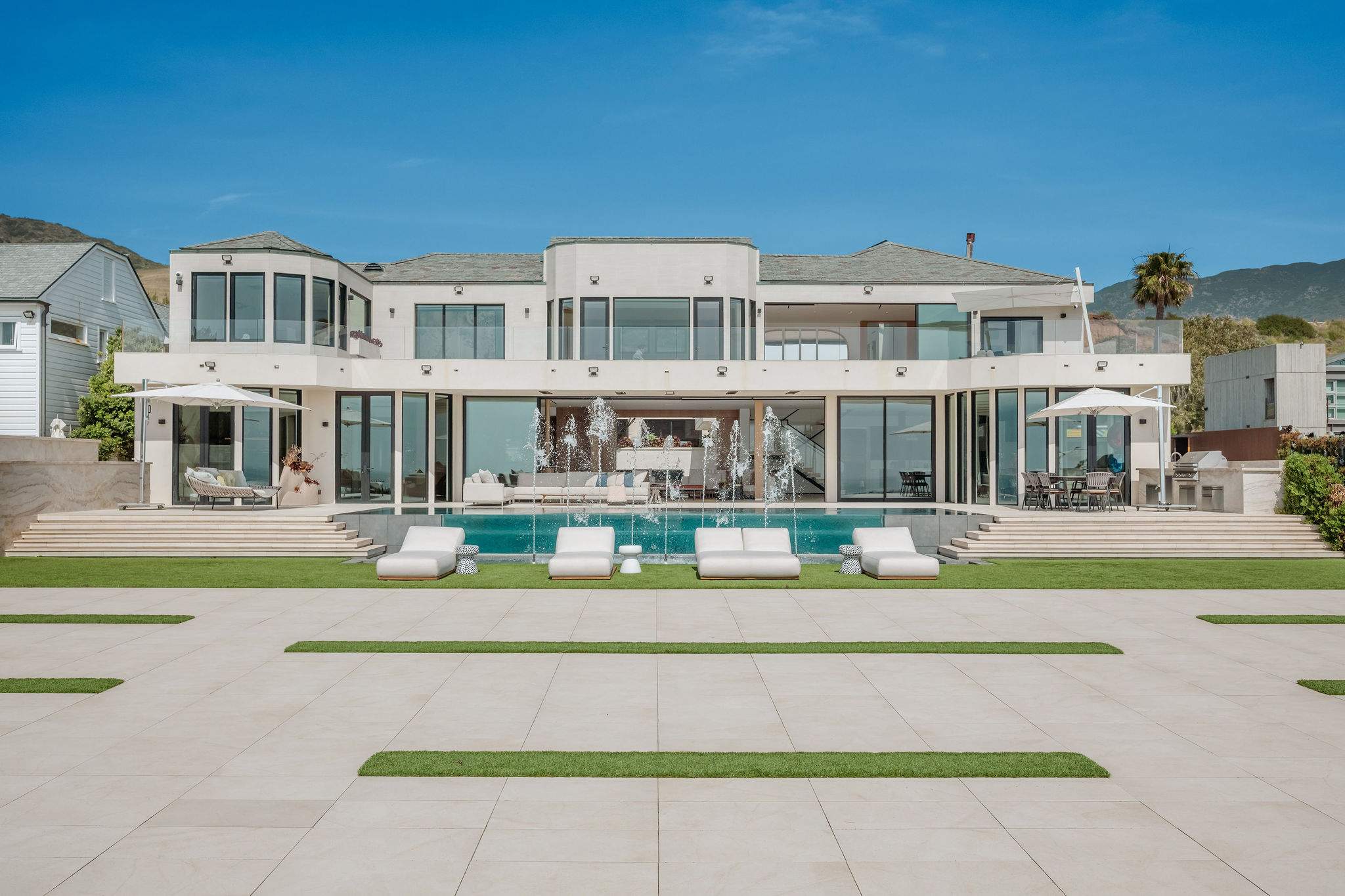 Everything lines up in front of you, from poolside loungers to the full oceanfront backdrop.