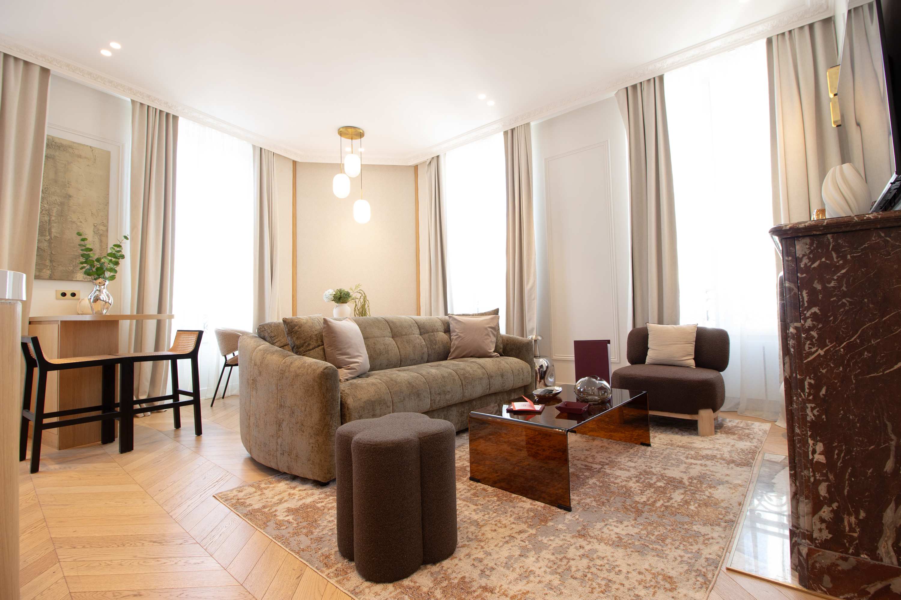 A Luxurious 3-BR/3BA with Services in La Madeleine — Paris, Île-de-France — vacation rental