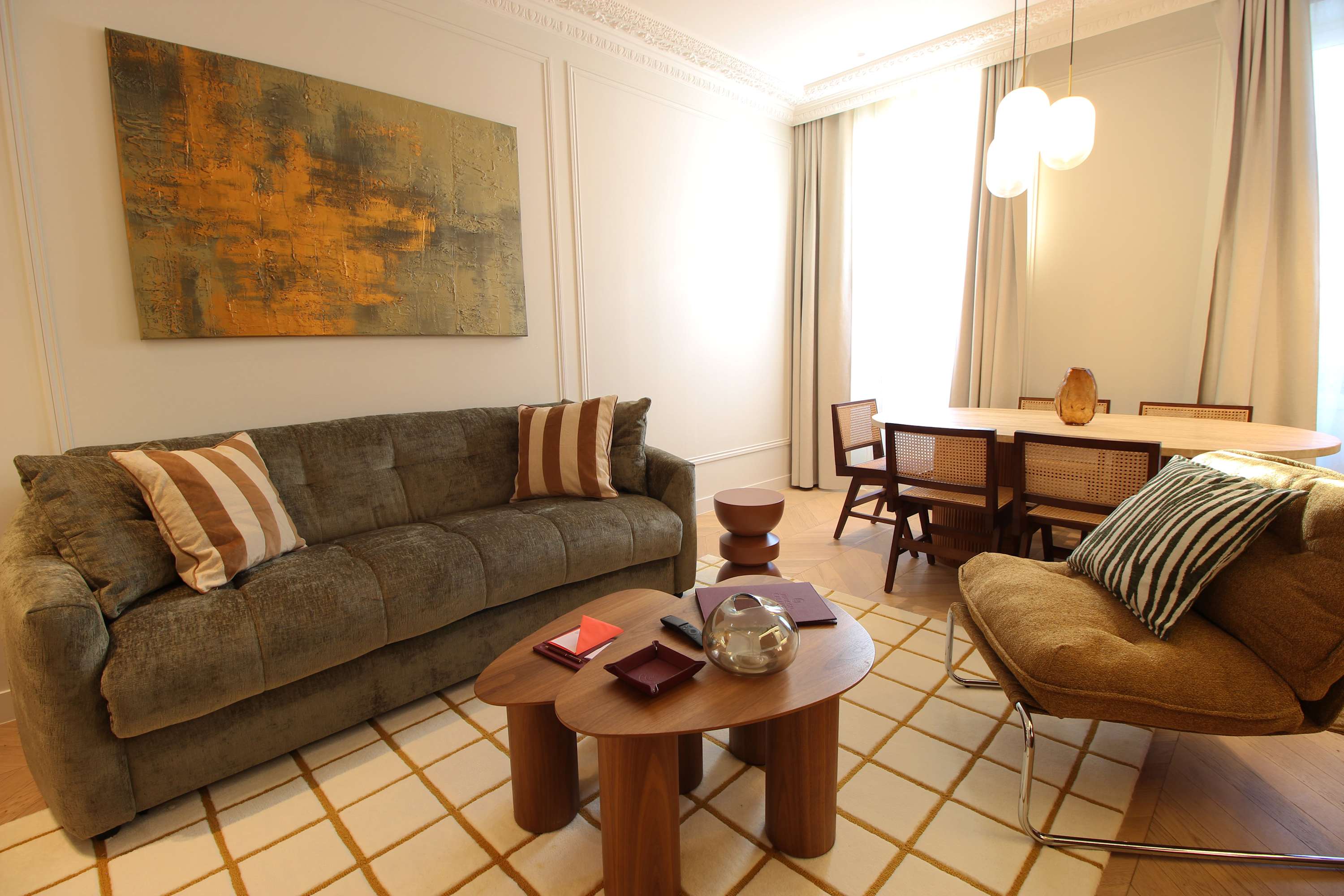 A Luxurious 2-BR/2BA with Services in La Madeleine — Paris, Île-de-France — vacation rental