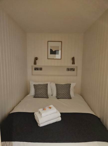 View Stylish 1-bed near Princes St w/Courtyard in Queen Street 29 EH2 1JX Stylish 1-bed near Princes St w/Courtyard in Queen Street 29 EH2 1JX - Property image 2 - VivreStays