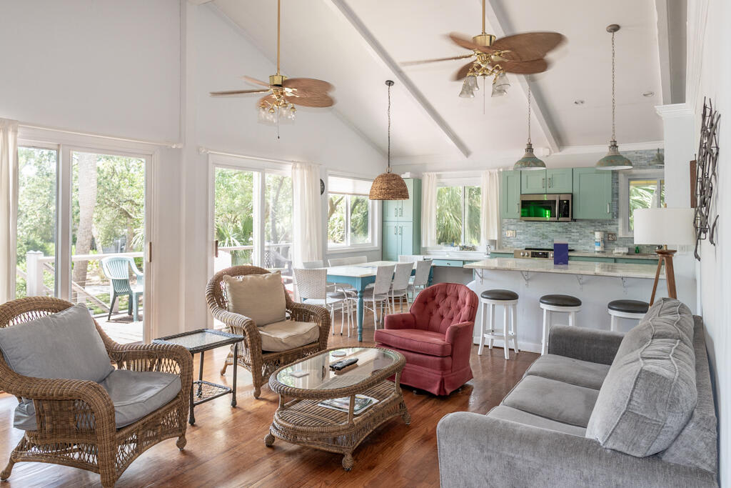 601 Dolphin Road | Photo 7