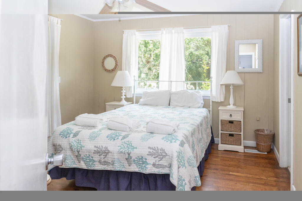 601 Dolphin Road | Photo 9