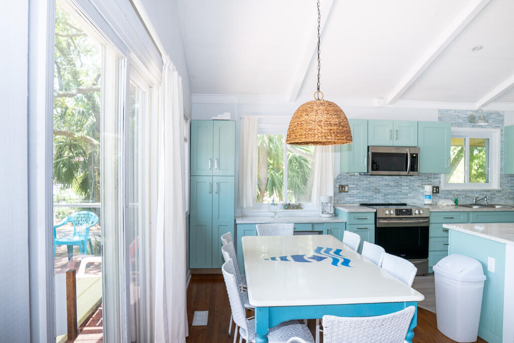 601 Dolphin Road | Photo 4