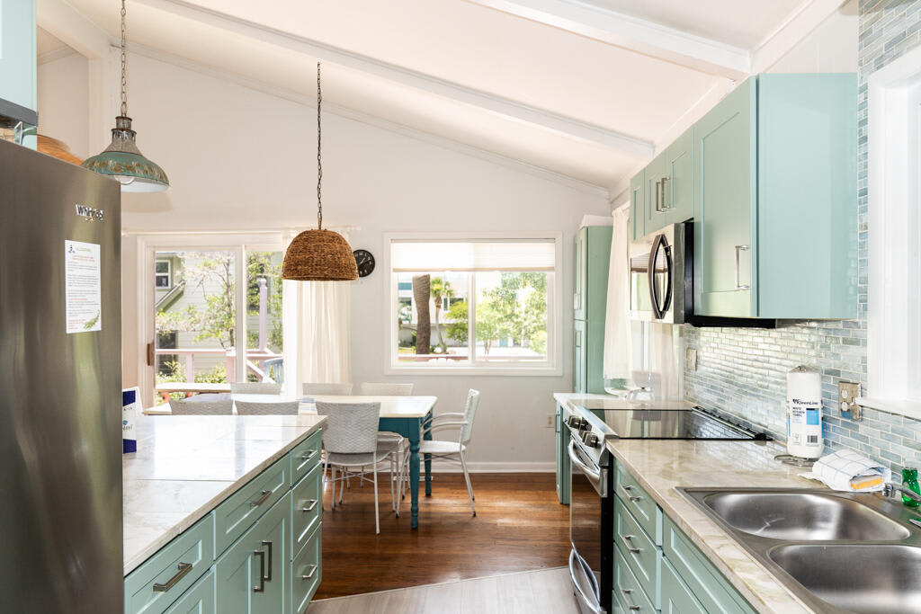 601 Dolphin Road | Photo 3