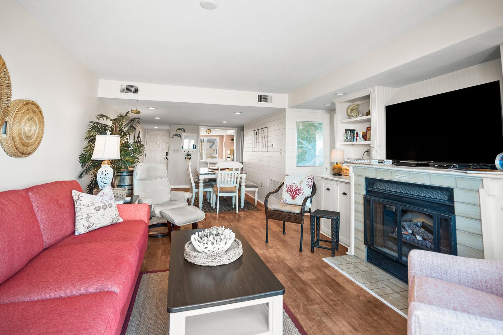 Living Room/Dining Area