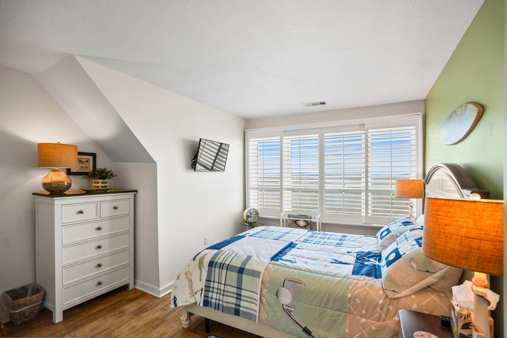 Guest Bedroom 2 with Queen Bed and Full En Suite Bathroom