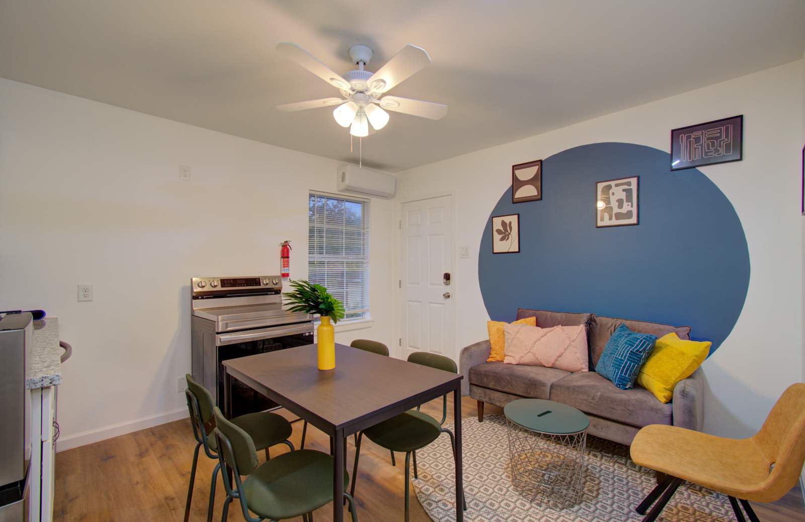 2BR Houston Haven, Playground, Prime Location in Houston, TX