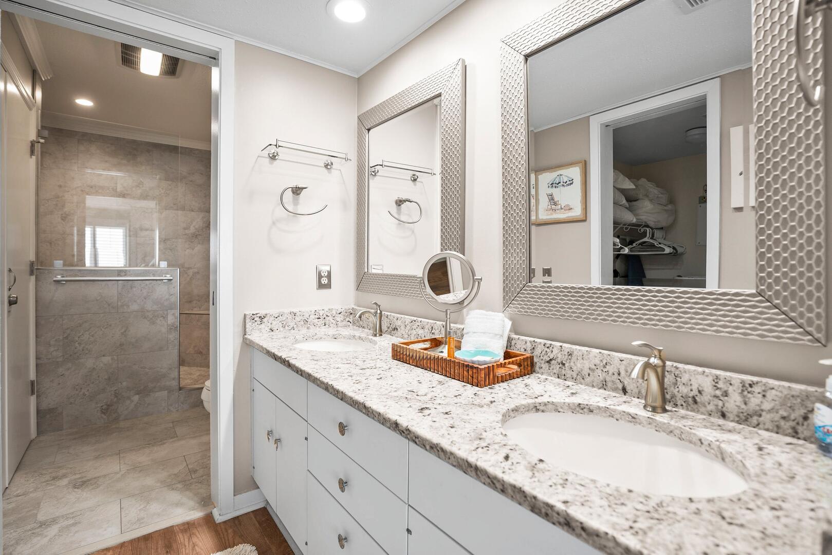 Primary Full En Suite Bathroom