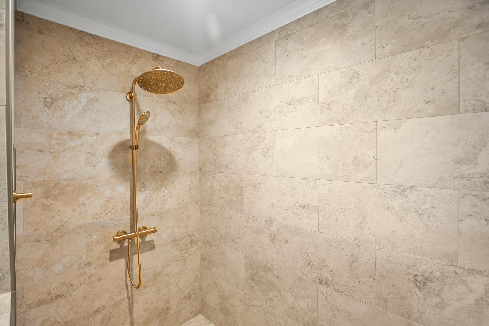 Primary Full En Suite Bathroom