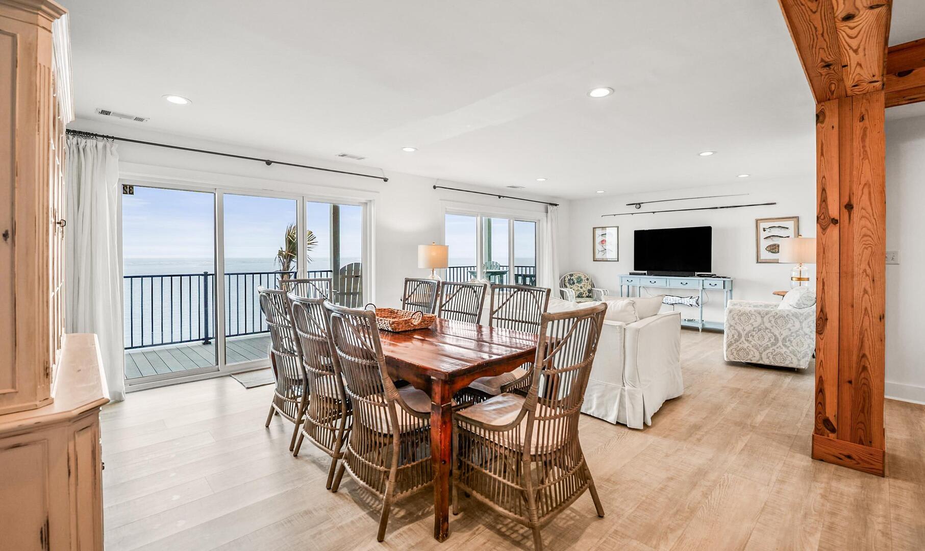 Dining Area/Living Room with Access to Ocean Front Desk