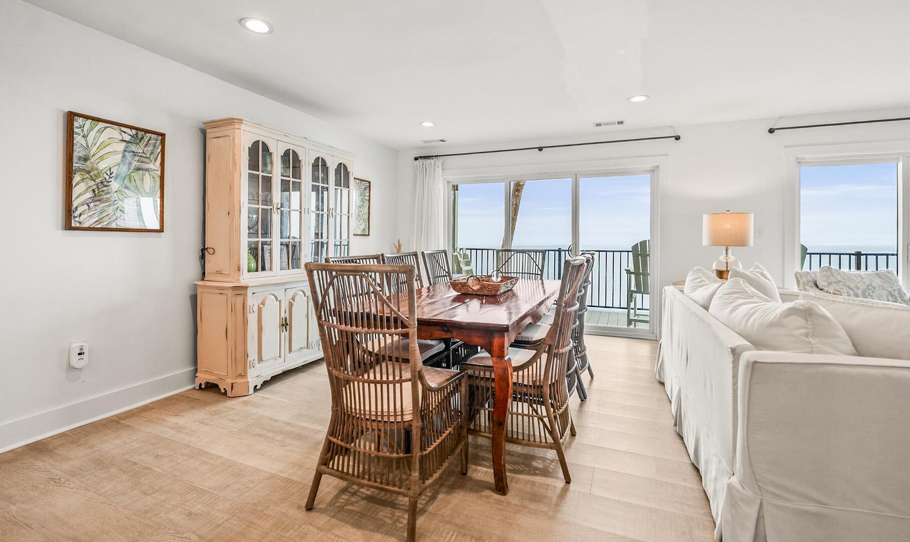 Dining Area/Living Room with Access to Ocean Front Desk