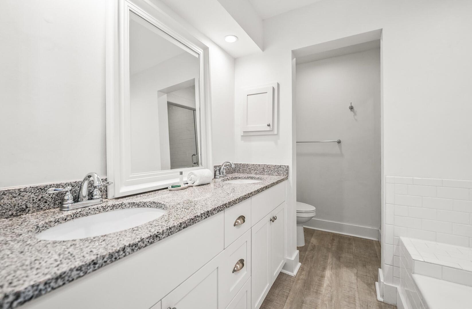 Full En Suite Bathroom with Garden Tub and Walk In Shower