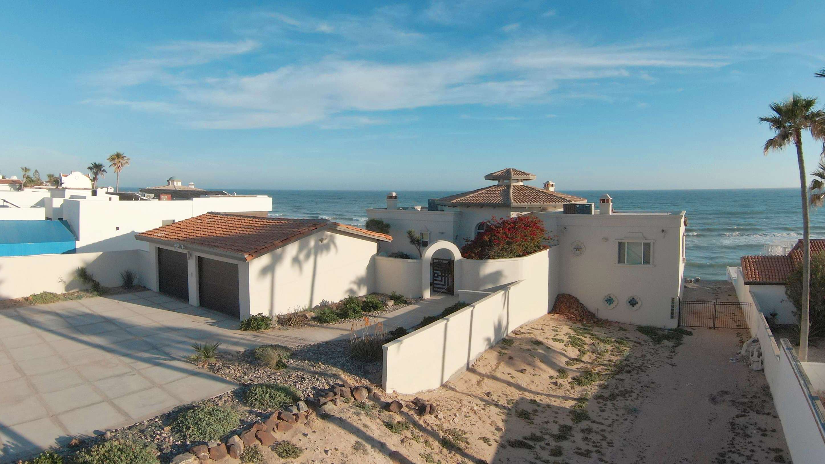 Espaciosa Casa Frente al Mar | The Beach House