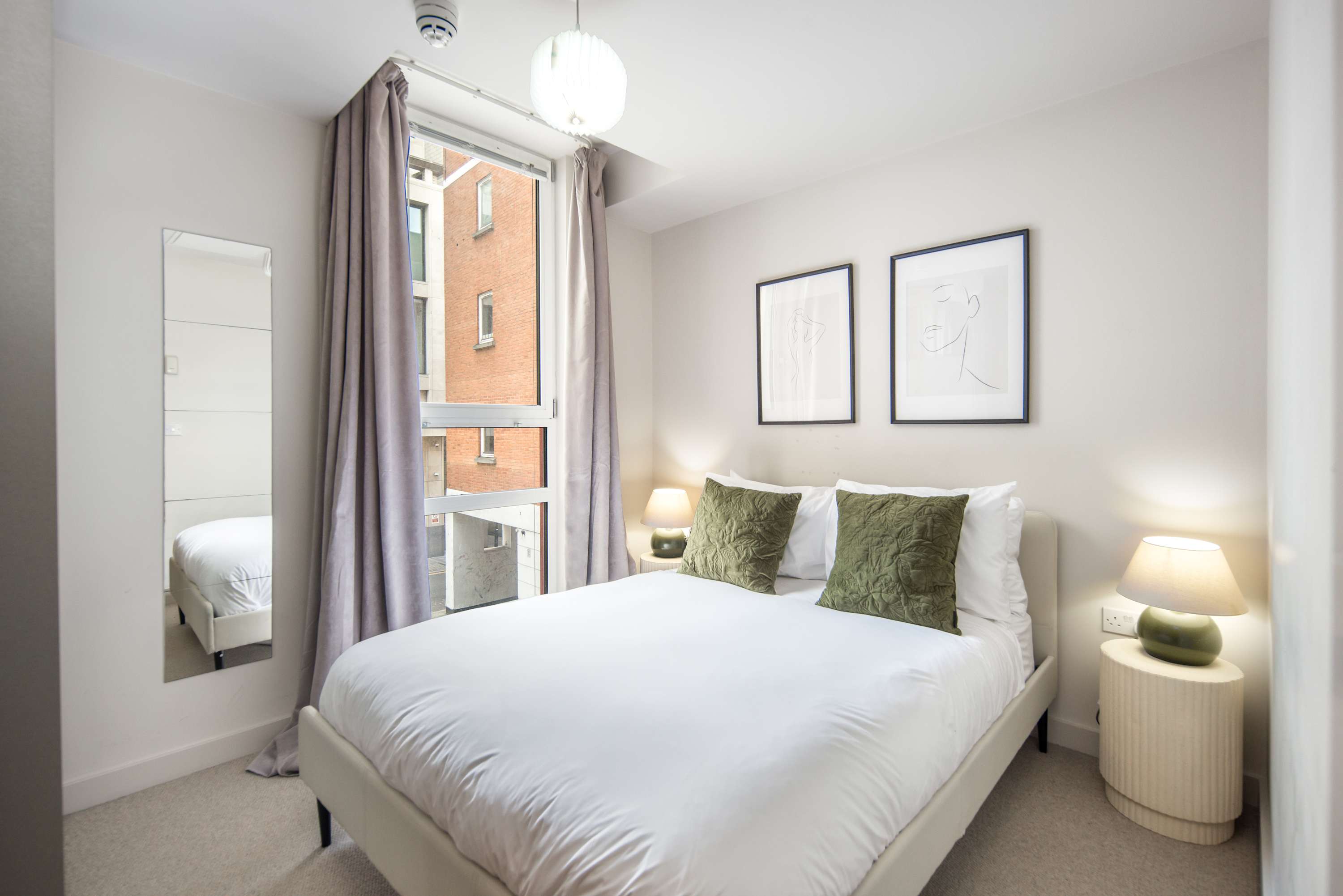 5 Mins Walk to Moorgate | Tranquil City Retreat
