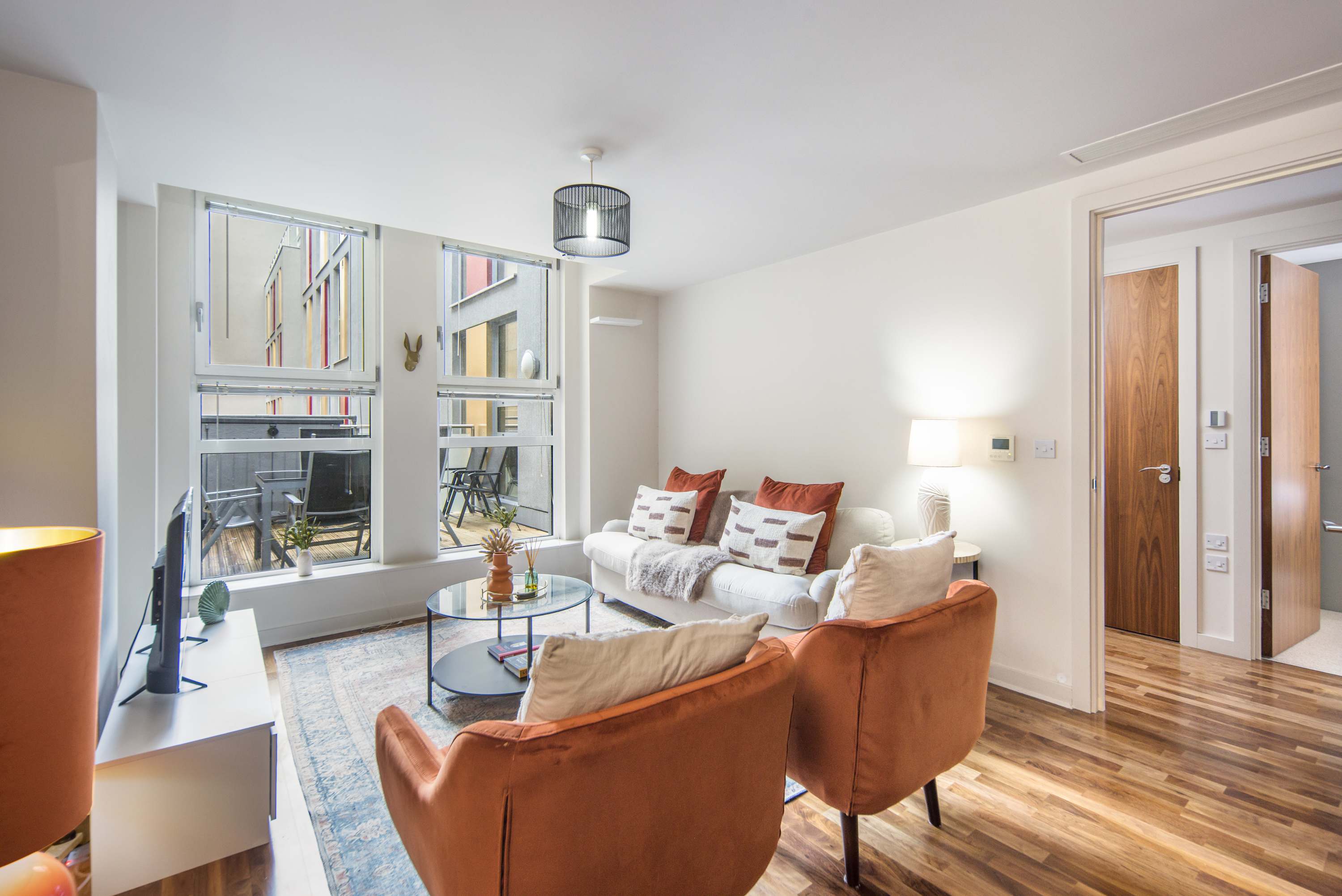 5 Mins Walk to Moorgate | Tranquil City Retreat