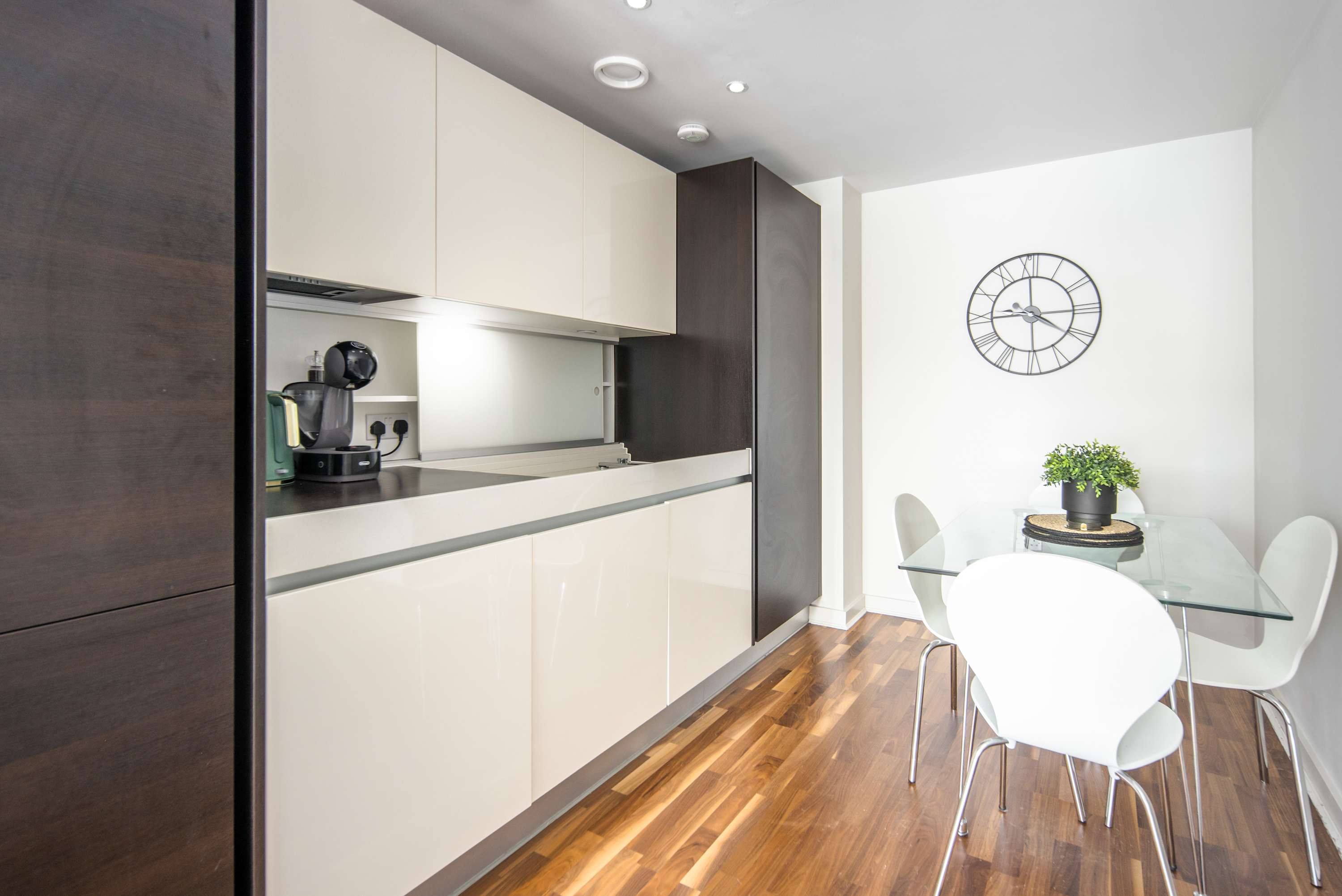 5 Mins Walk to Moorgate | Tranquil City Retreat