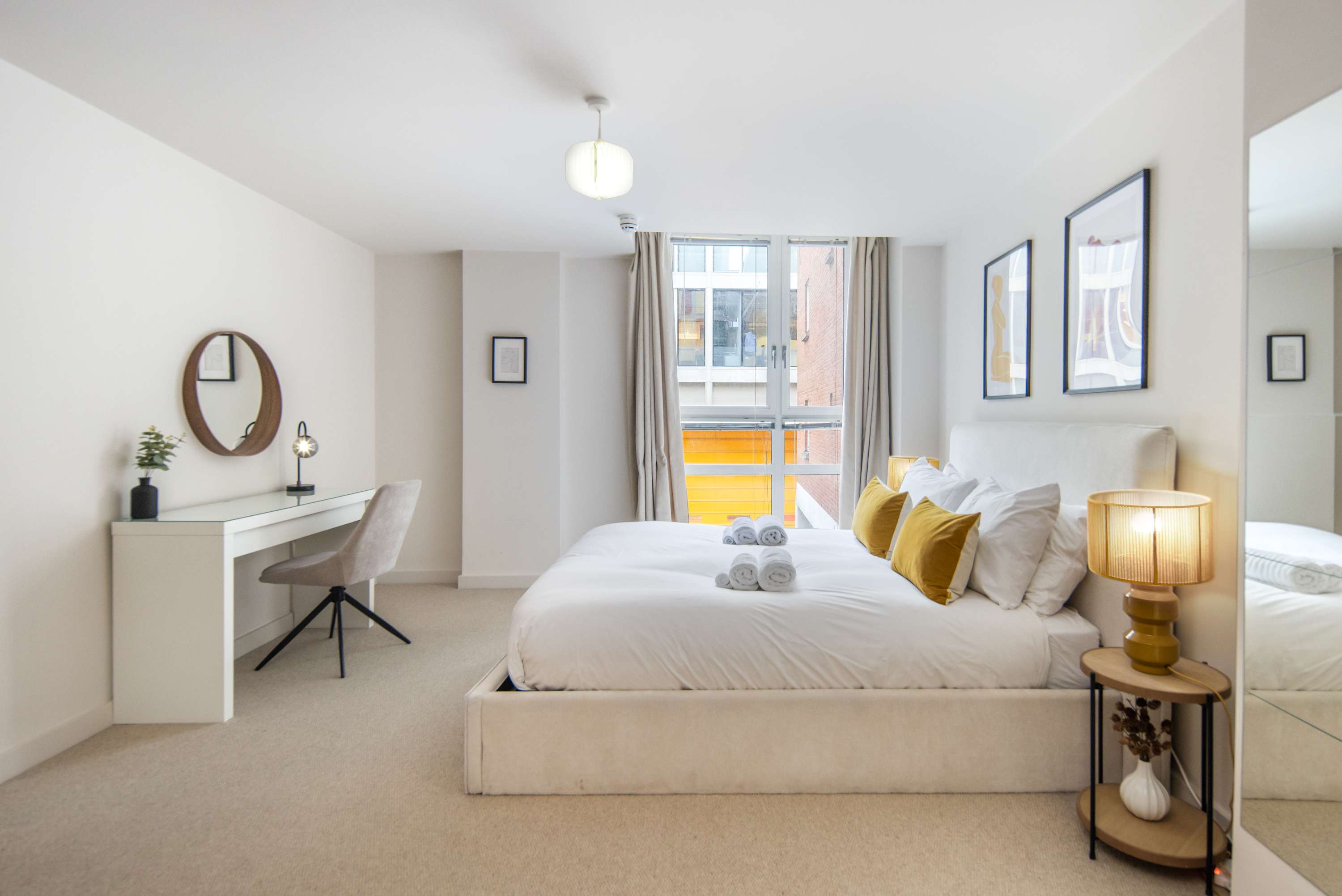 5 Mins Walk to Moorgate | Tranquil City Retreat