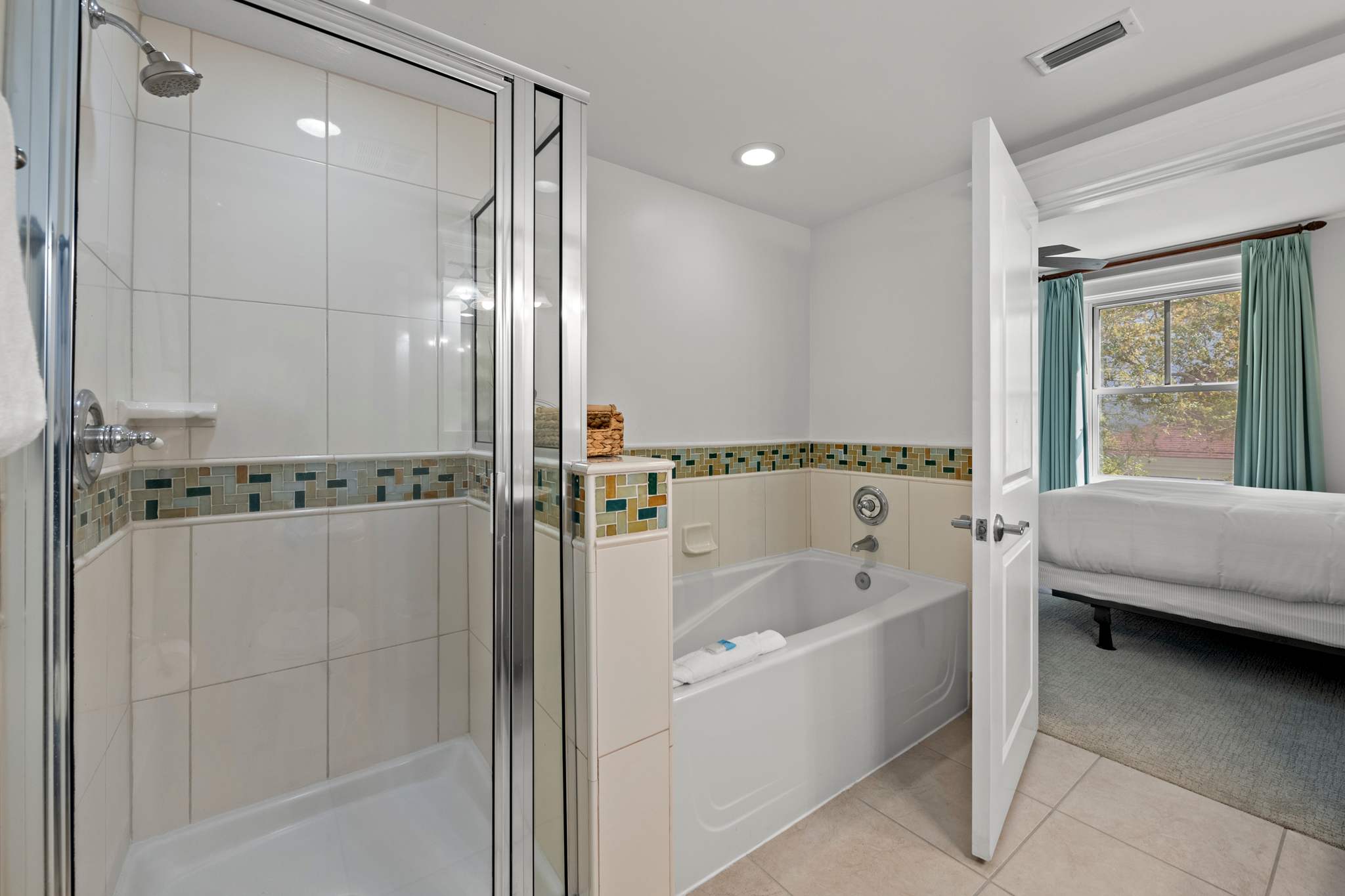 Baytowne Bliss at Lasata with Heated Pool & Golf Cart - Picture 16