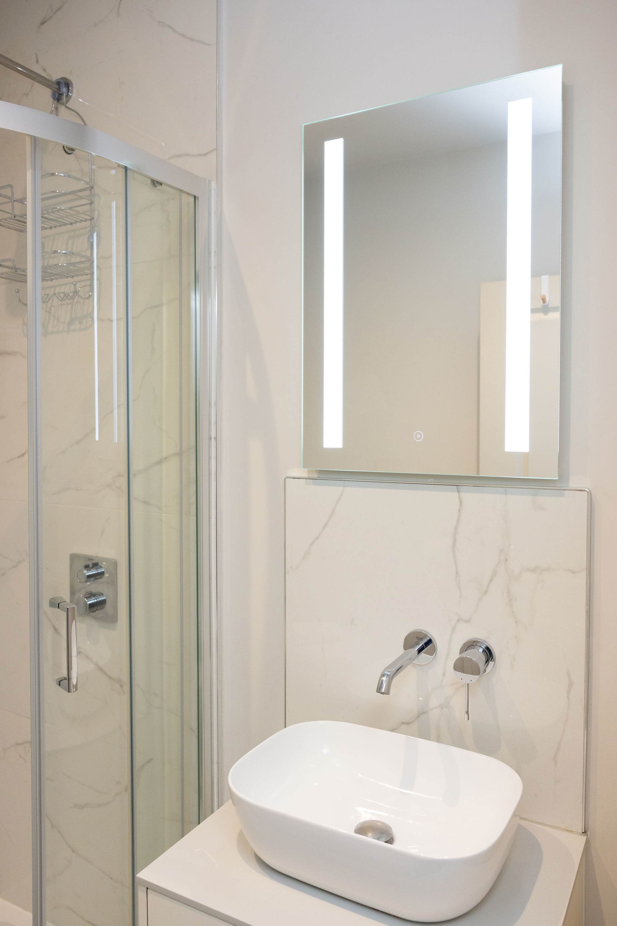 Sink with mirror in the ensuite.