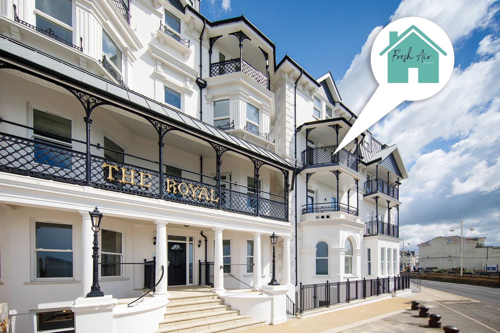 Seafront Apartment with Balcony & Panoramic Views