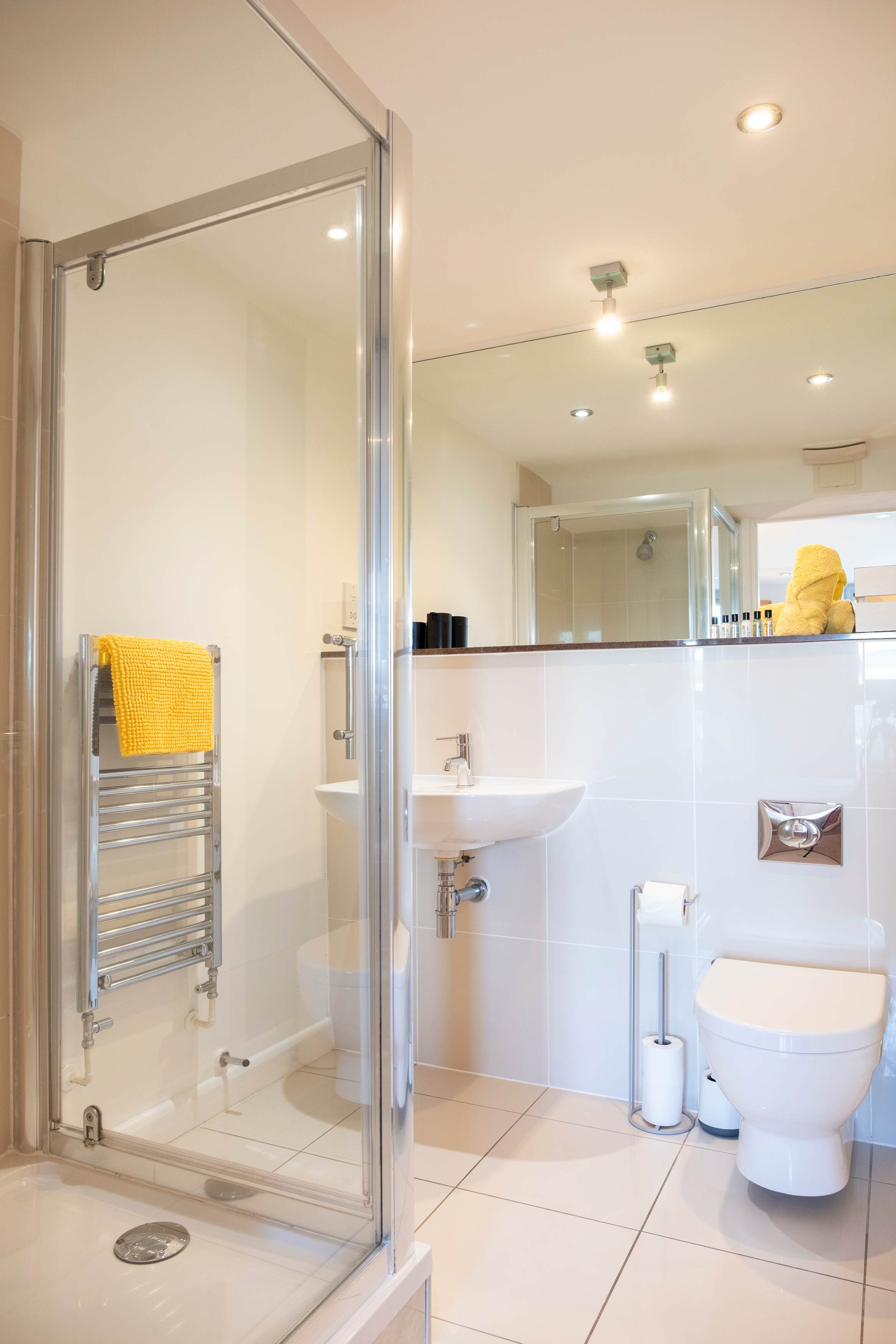 View Luxury Fistral Beach Apartment Newquay, Cornwall Parking in 28 Zinc Apartments, Headland Road 2-10 TR7 1FD Luxury Fistral Beach Apartment Newquay, Cornwall Parking in 28 Zinc Apartments, Headland Road 2-10 TR7 1FD - Property image 25 - VivreStays