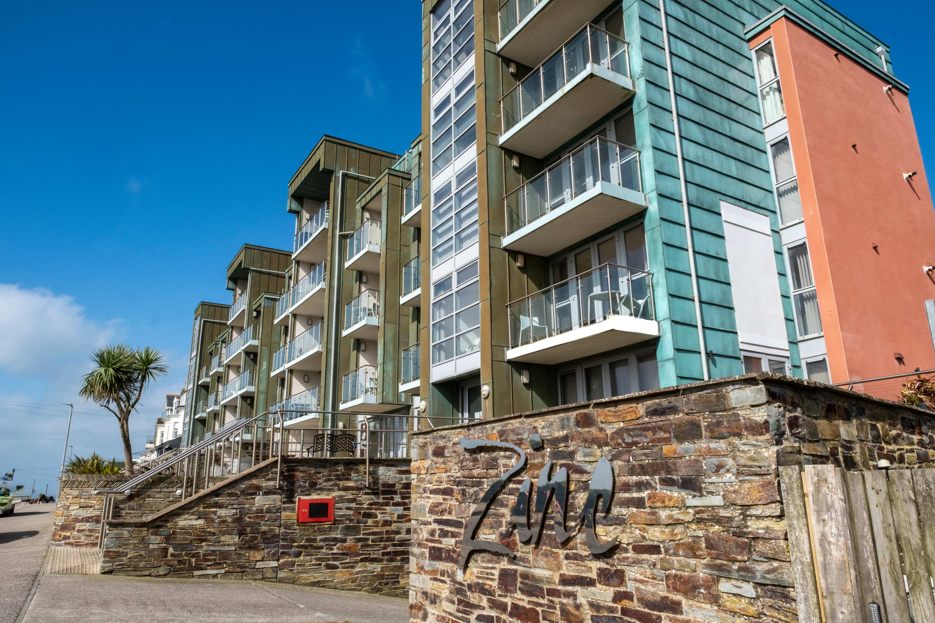 View Luxury Fistral Beach Apartment Newquay, Cornwall Parking in 28 Zinc Apartments, Headland Road 2-10 TR7 1FD Luxury Fistral Beach Apartment Newquay, Cornwall Parking in 28 Zinc Apartments, Headland Road 2-10 TR7 1FD - Property image 34 - VivreStays