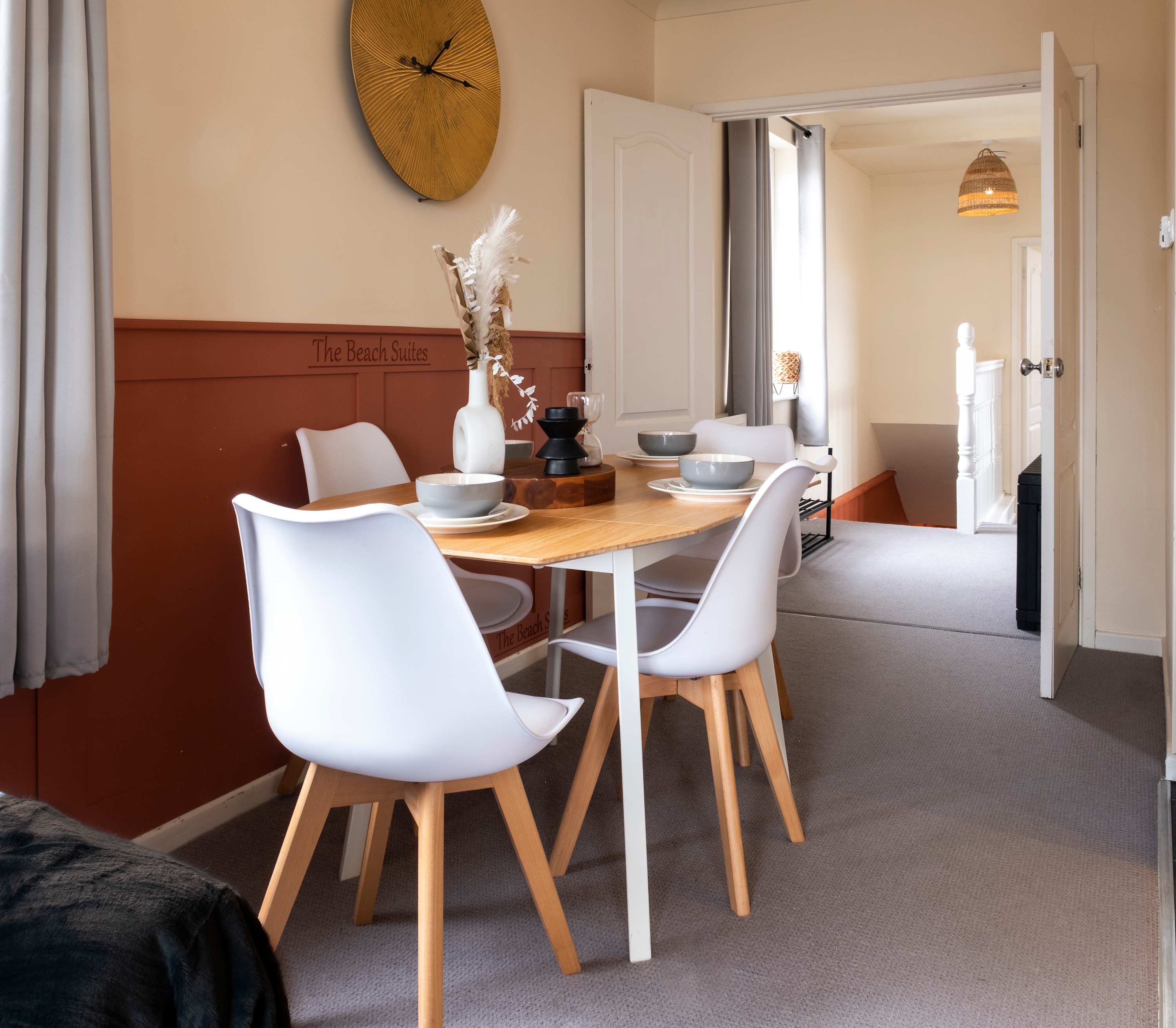 View Beachfront Pet-Friendly Apt w/Stunning Sea Views in 8a Manor Road TR7 Beachfront Pet-Friendly Apt w/Stunning Sea Views in 8a Manor Road TR7 - Property image 16 - VivreStays
