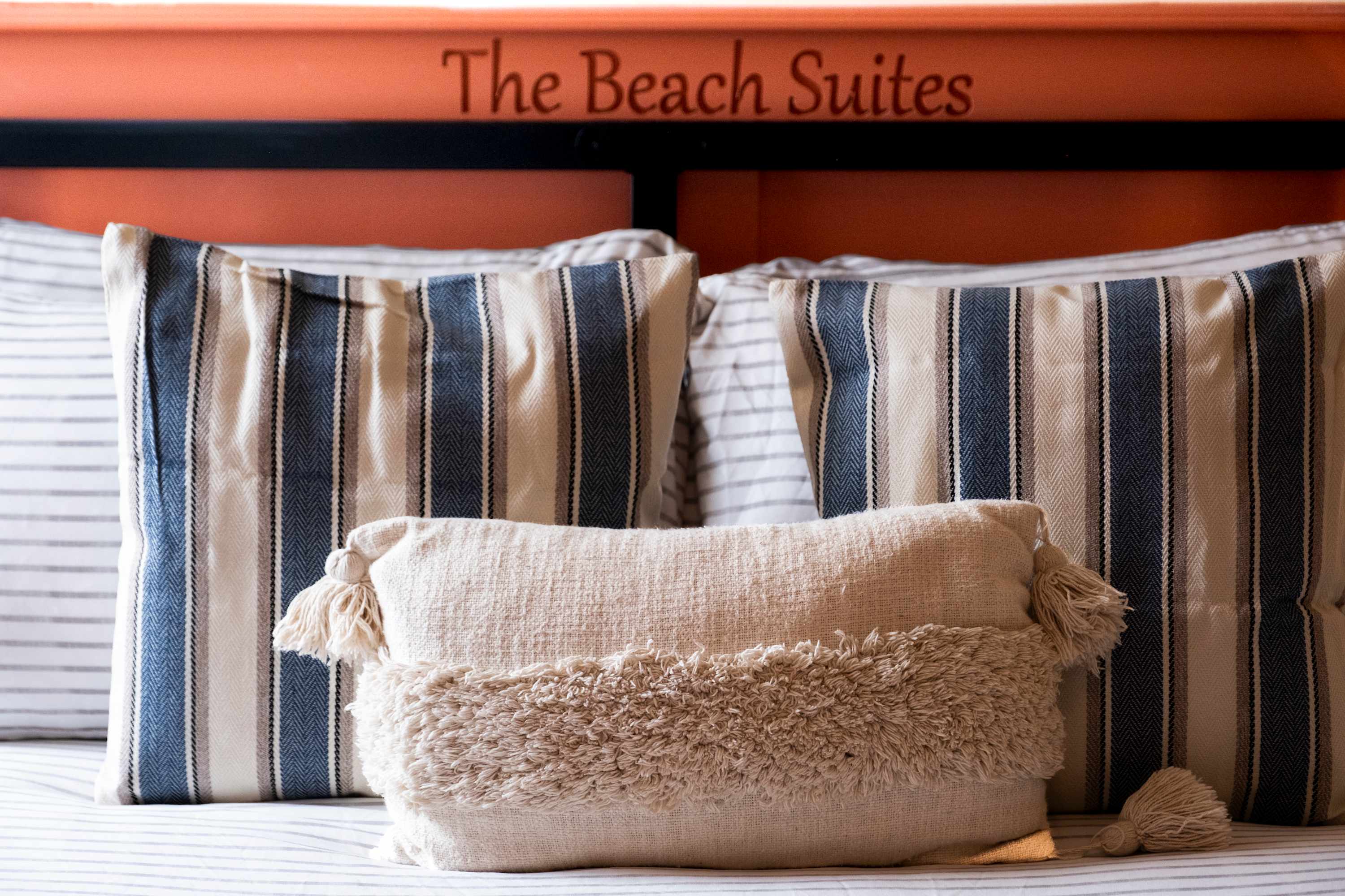 View Beachfront Pet-Friendly Apt w/Stunning Sea Views in 8a Manor Road TR7 Beachfront Pet-Friendly Apt w/Stunning Sea Views in 8a Manor Road TR7 - Property image 18 - VivreStays