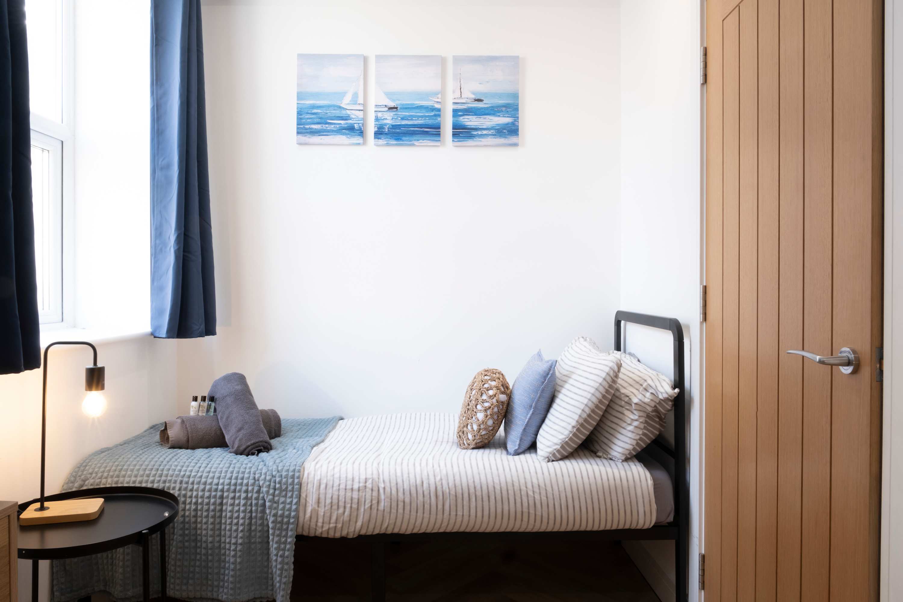 View Luxury Apartment Newquay Sea Views Pet Friendly in 8B Manor Road TR7 1JQ Luxury Apartment Newquay Sea Views Pet Friendly in 8B Manor Road TR7 1JQ - Property image 18 - VivreStays