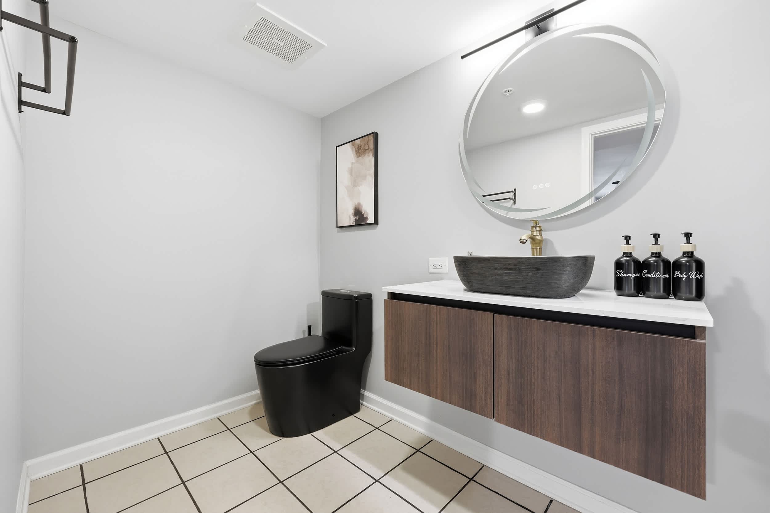 Modern Jungle Studio w Fridge Keurig Huge Pool Oasis