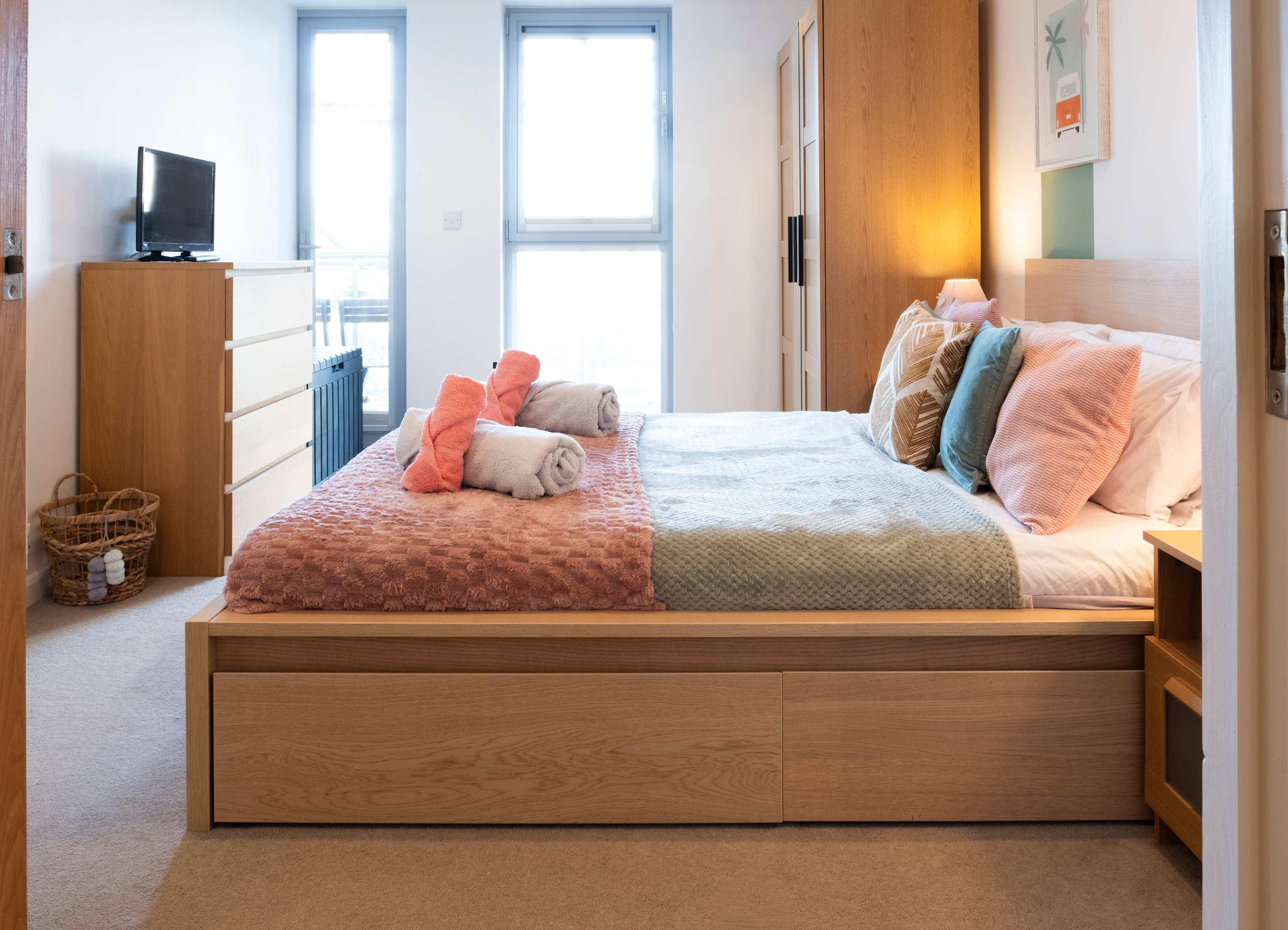 View Luxury Fistral Beach Apartment Newquay, Cornwall Parking in 28 Zinc Apartments, Headland Road 2-10 TR7 1FD Luxury Fistral Beach Apartment Newquay, Cornwall Parking in 28 Zinc Apartments, Headland Road 2-10 TR7 1FD - Property image 21 - VivreStays