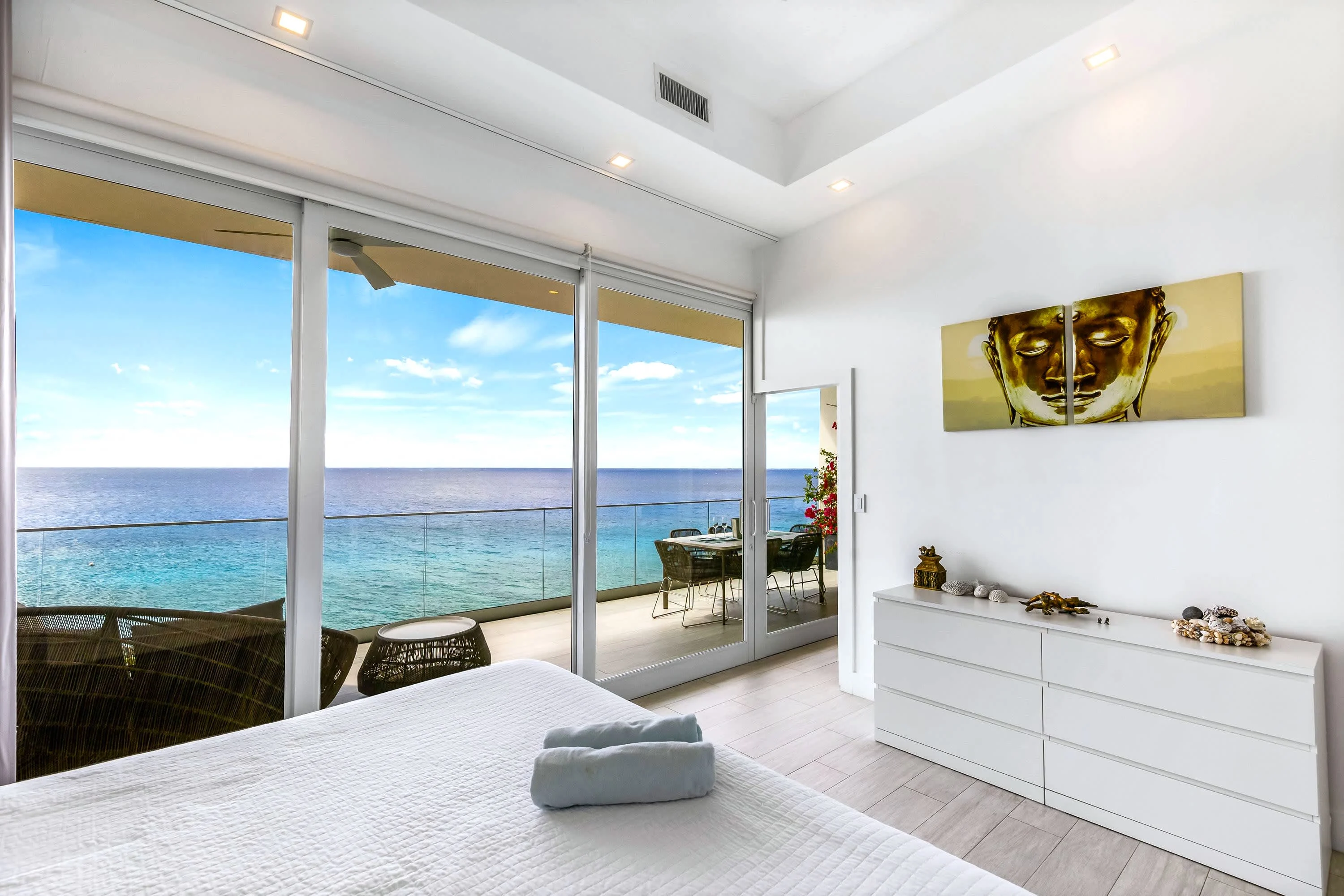 Modern Penthouse Oceanfront 1 Bdr Condo /w  Pool