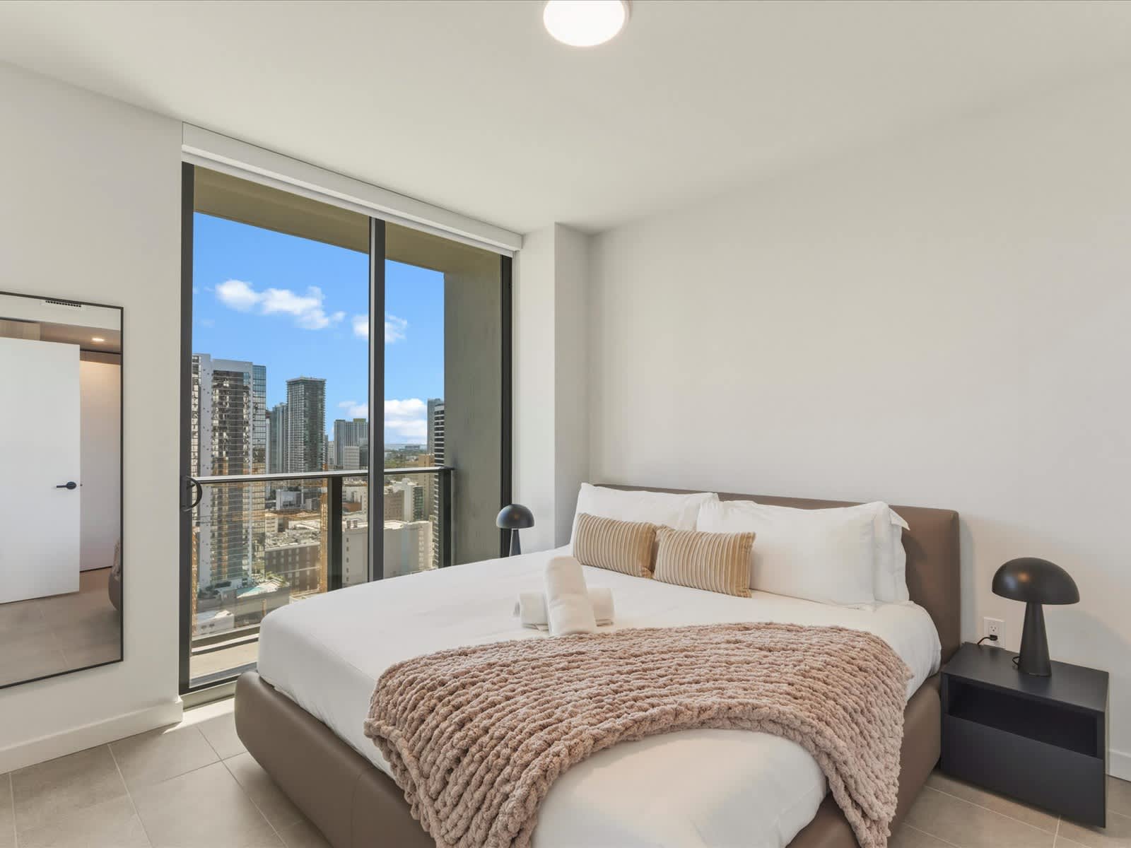 Handy FIFA Fan Fest  |  2BR Condo | Pool + Gym