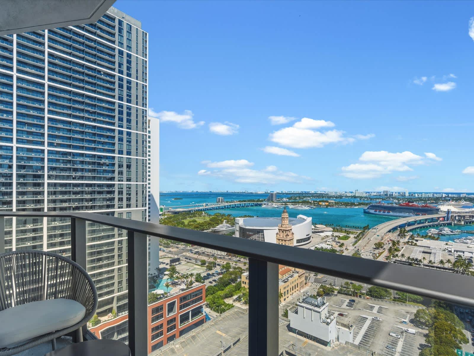 Handy FIFA Fan Fest  |  2BR Condo | Pool + Gym