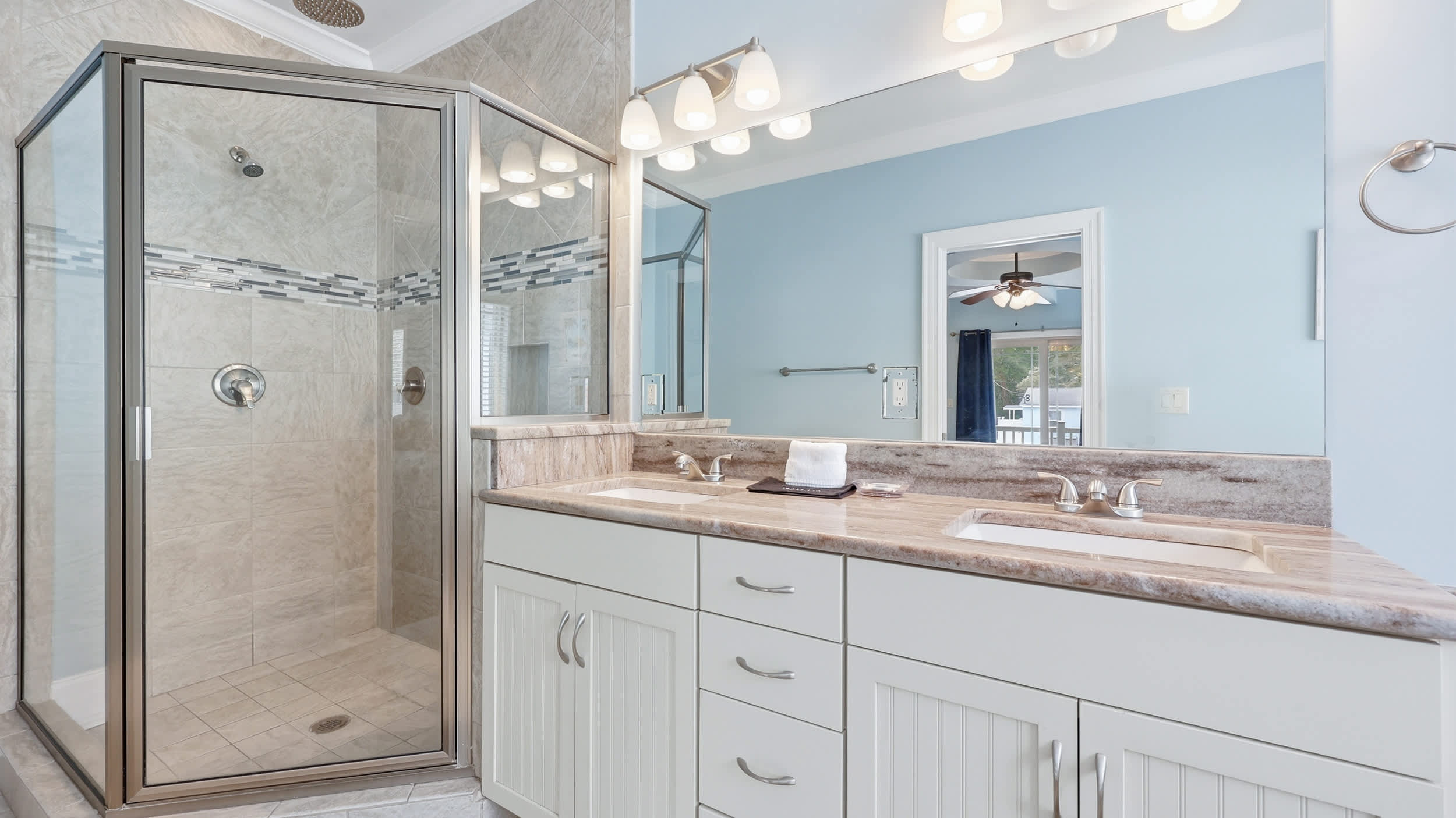 The Palm Luxury Beach House w Pool and Game Room