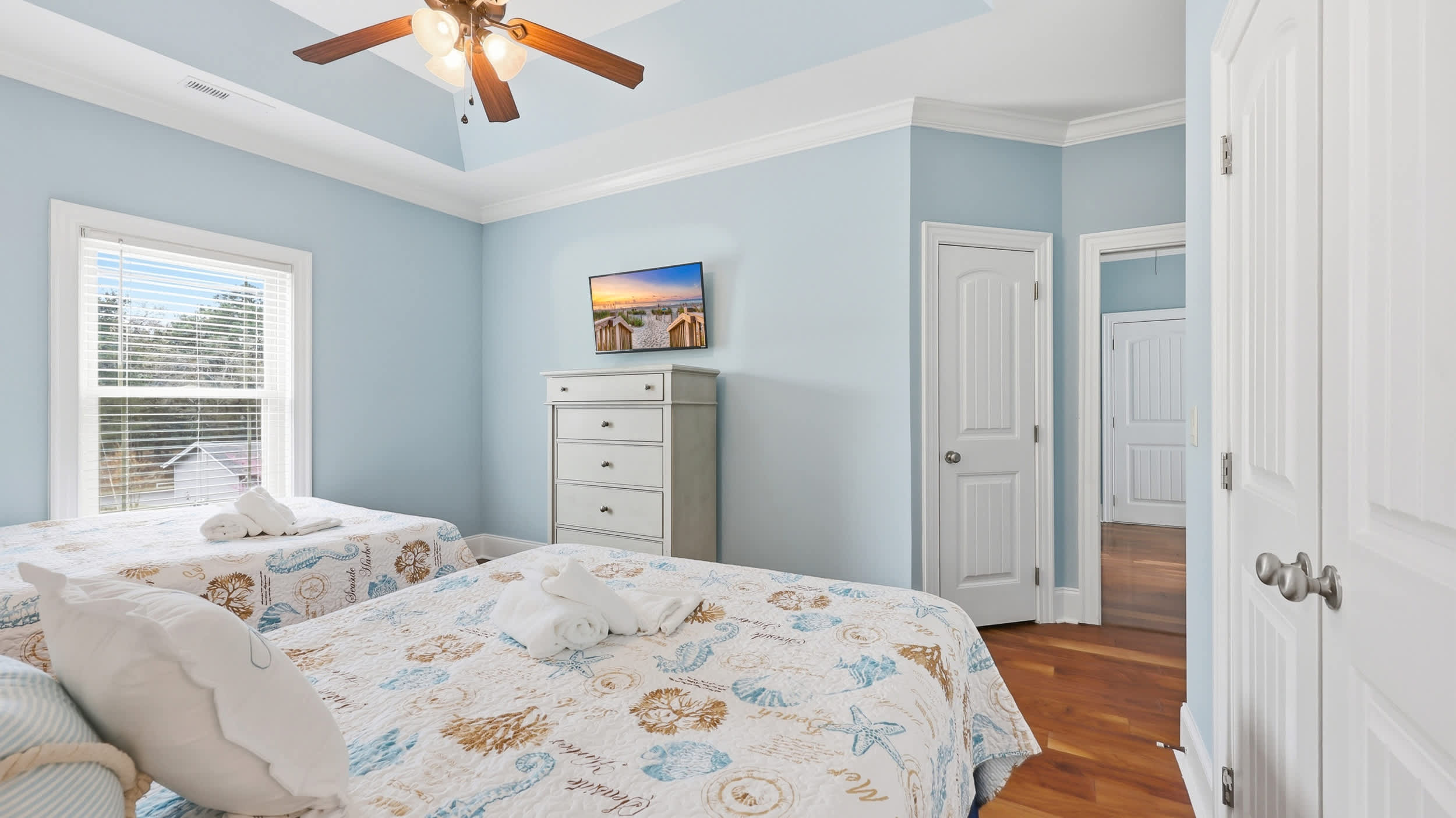 The Palm Luxury Beach House w Pool and Game Room