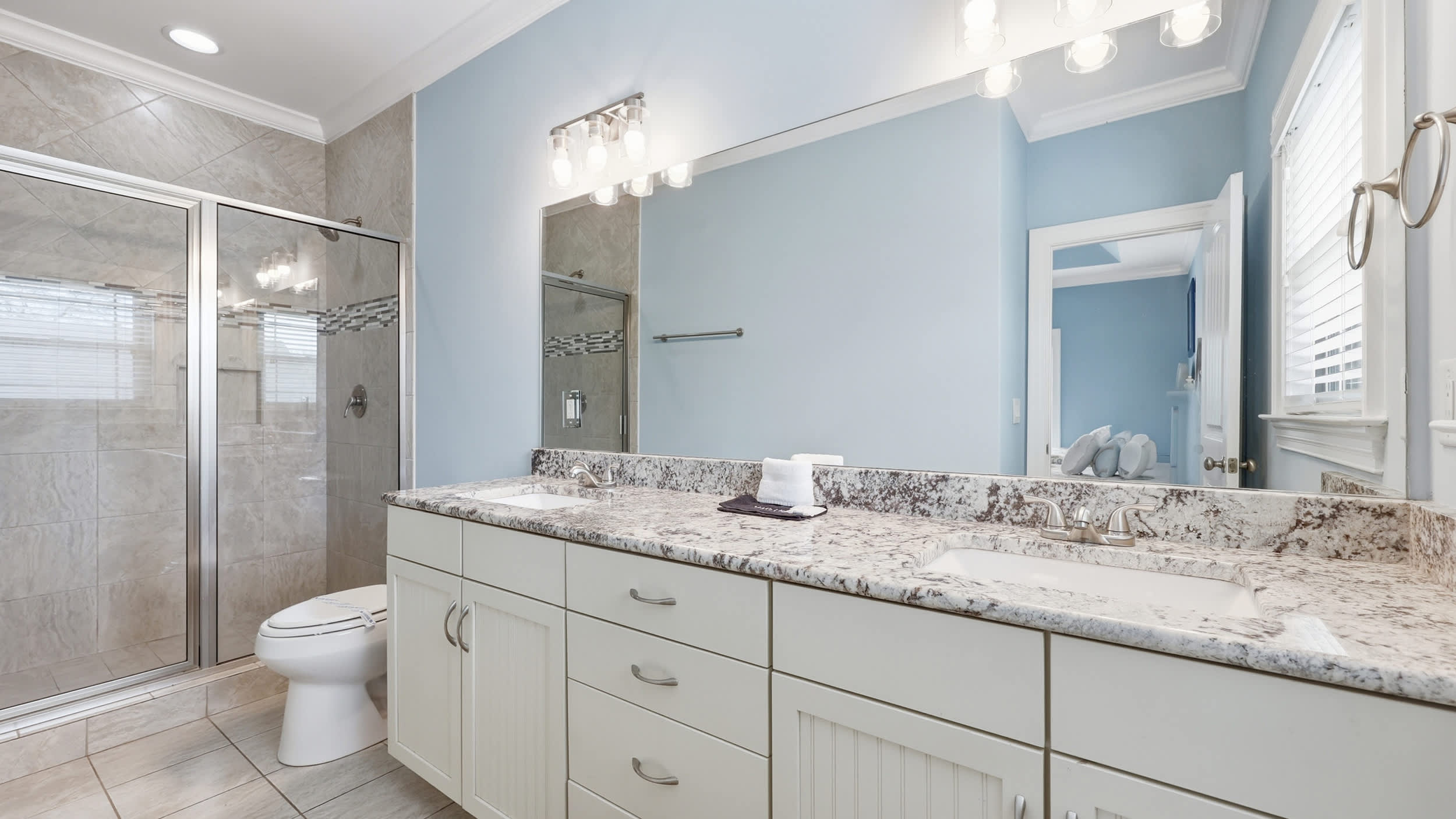 The Palm Luxury Beach House w Pool and Game Room