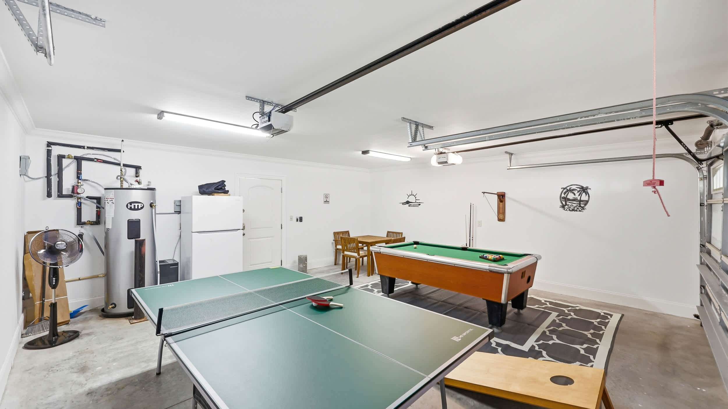 The Palm Luxury Beach House w Pool and Game Room