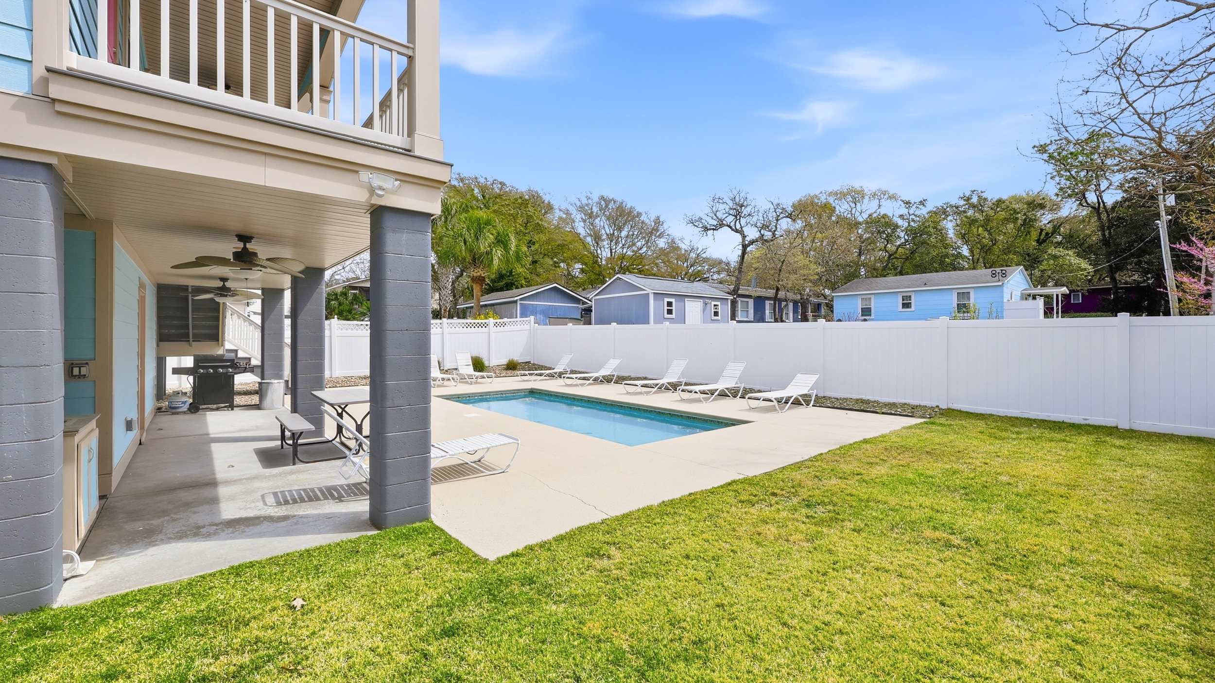 The Palm Luxury Beach House w Pool and Game Room