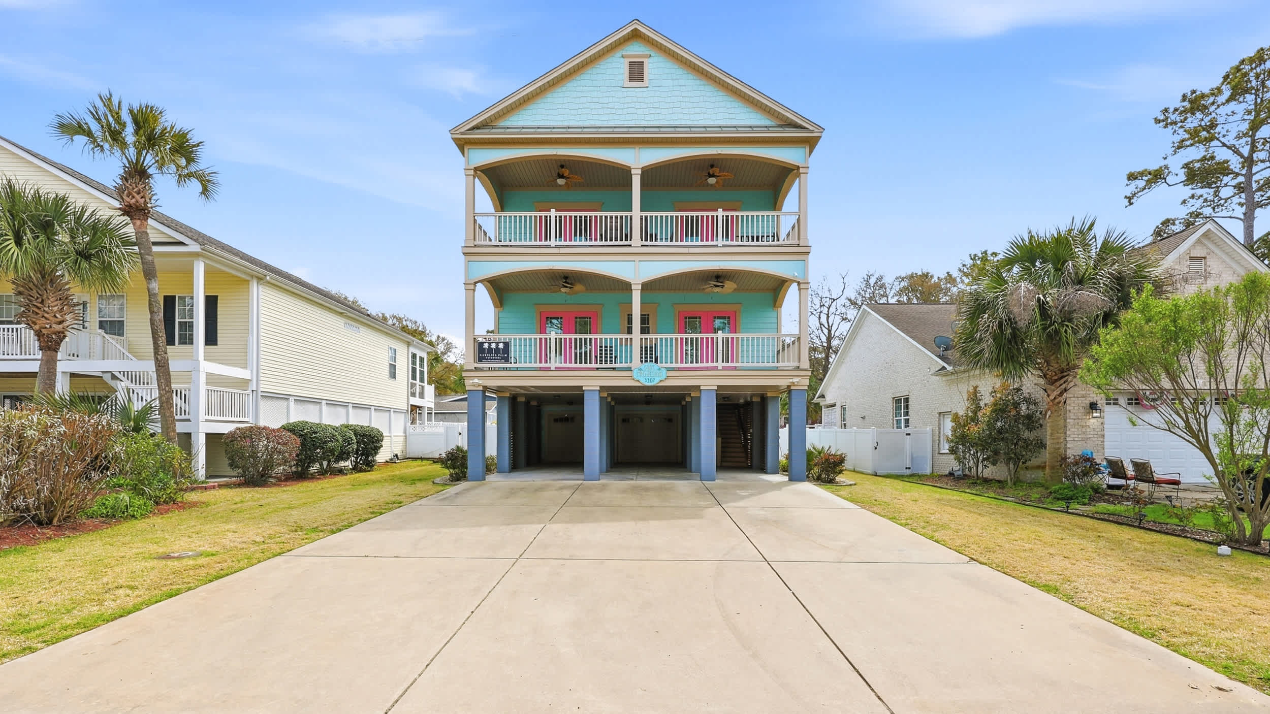 The Palm Luxury Beach House w Pool and Game Room