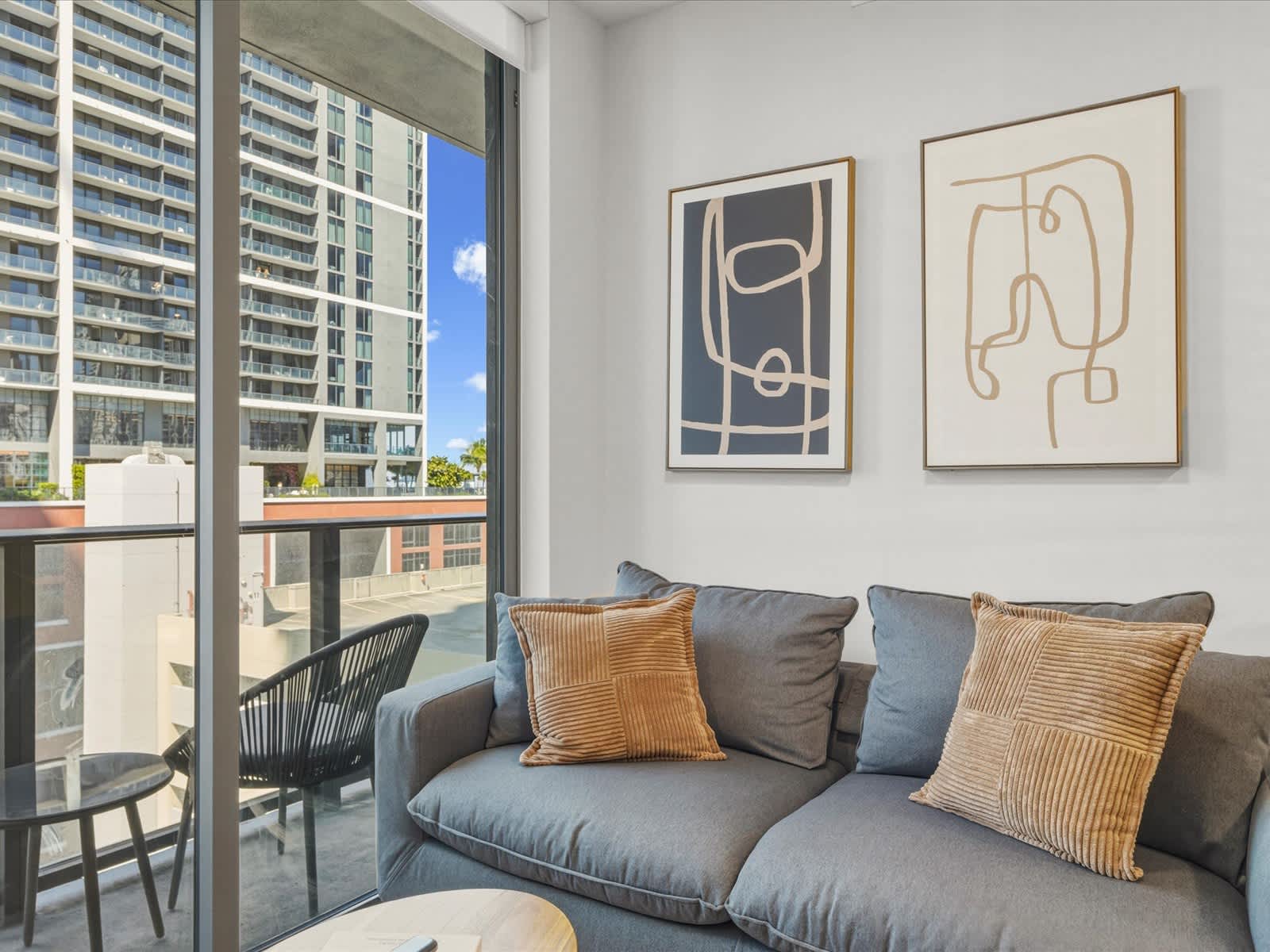 FIFA Fan Fest Walk | Sleek 1BR+Den | Pool/ Cinema