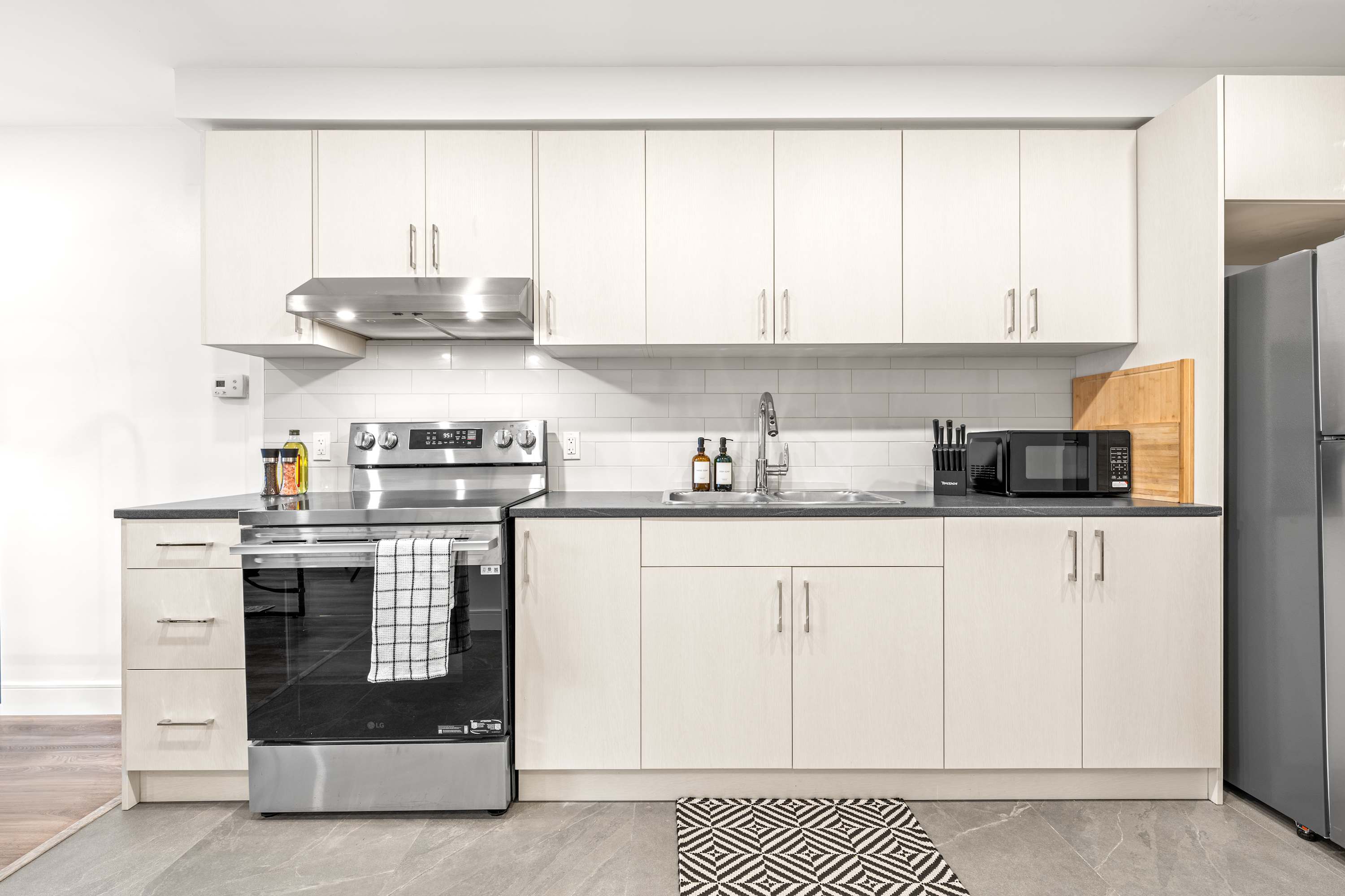 Enjoy preparing meals while staying part of the conversation