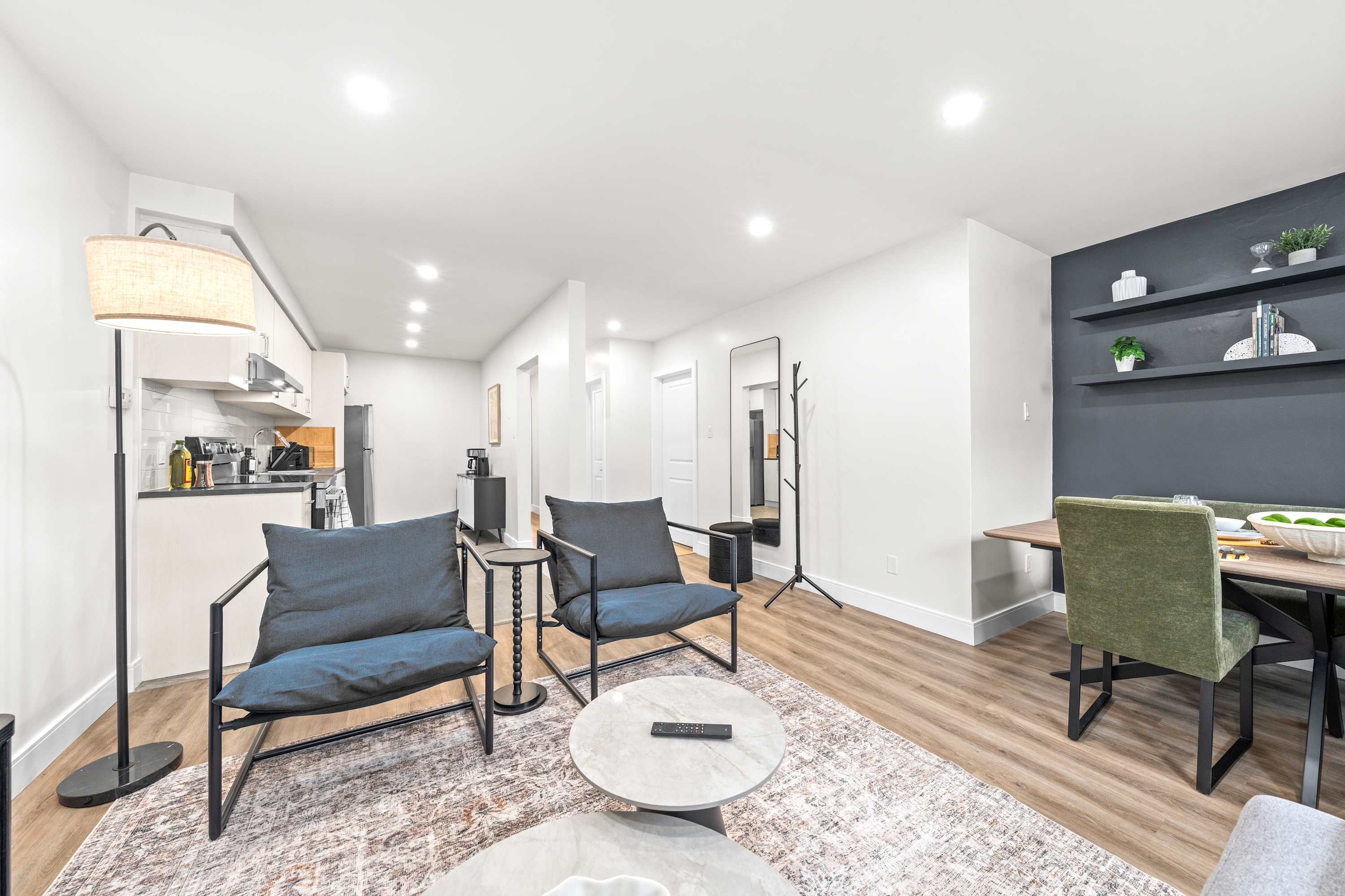 A flowing space where everyone can cook, dine, and relax together