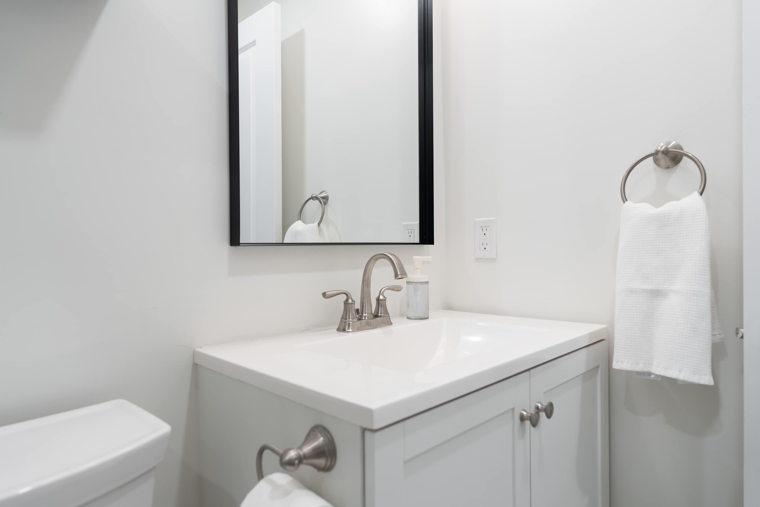 A neat, inviting space to refresh effortlessly