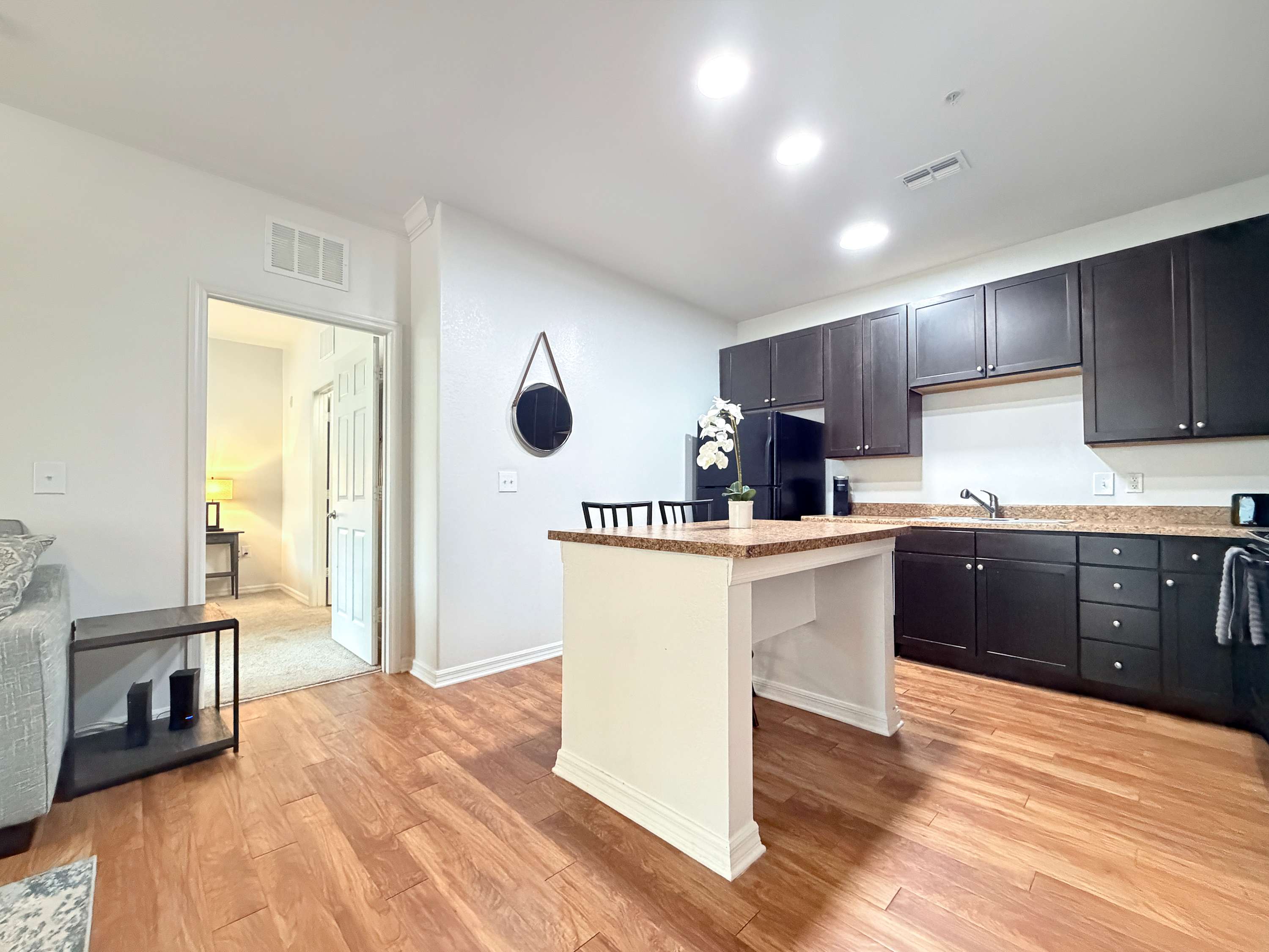 Peaceful 1st Floor Apt with Parks, Prime North Tampa