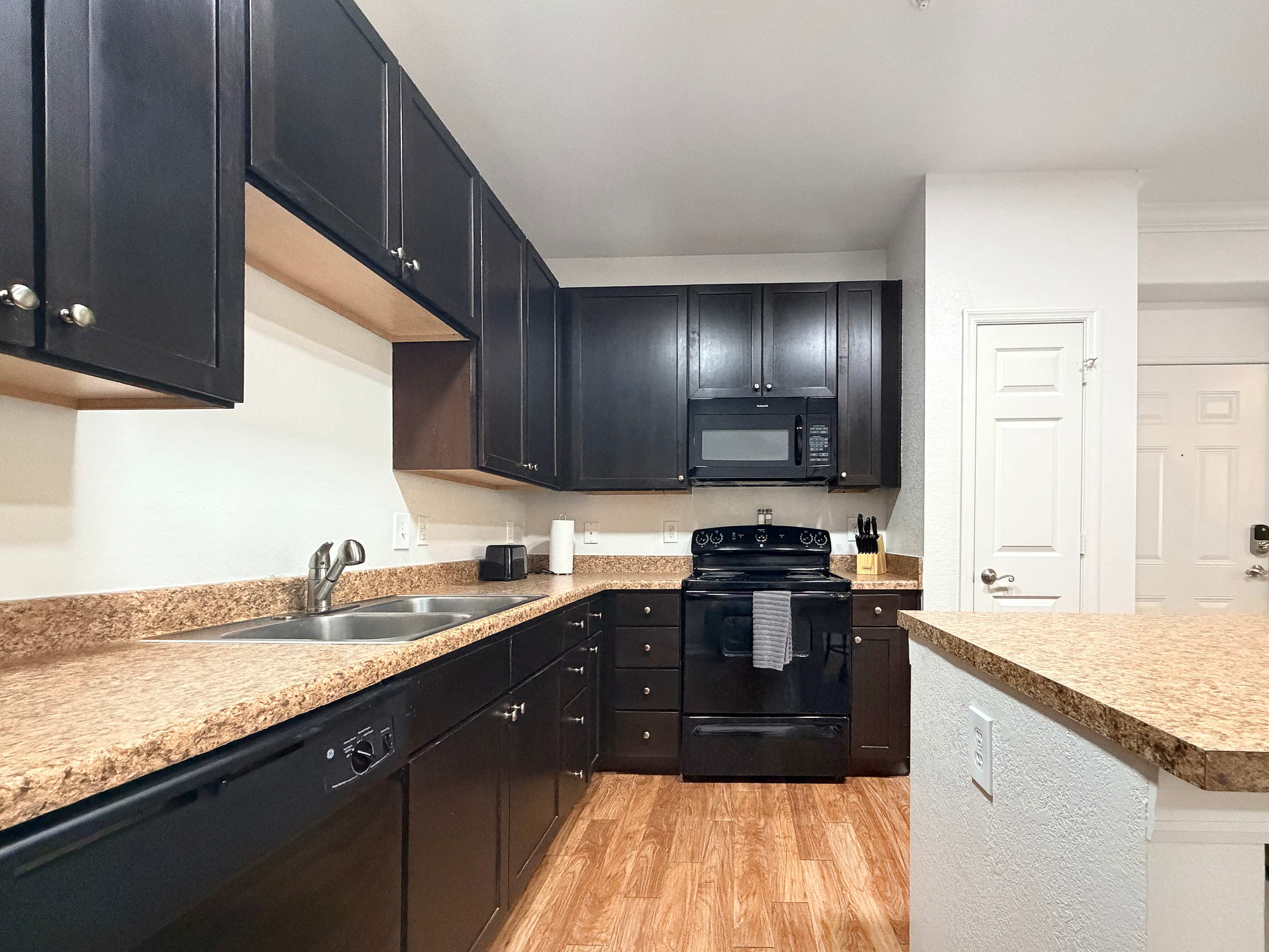 Peaceful 1st Floor Apt with Parks, Prime North Tampa