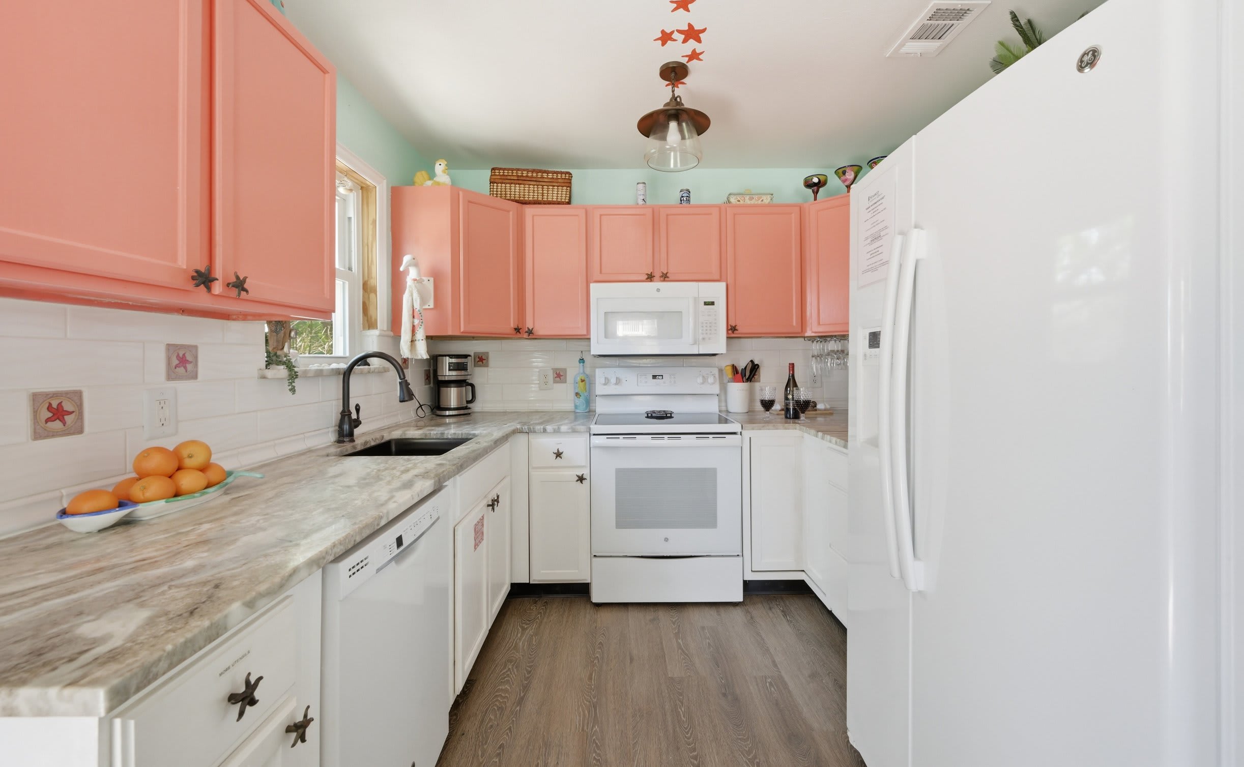 Coastal Cottage with Hot Tub & Fenced Yard + Beach