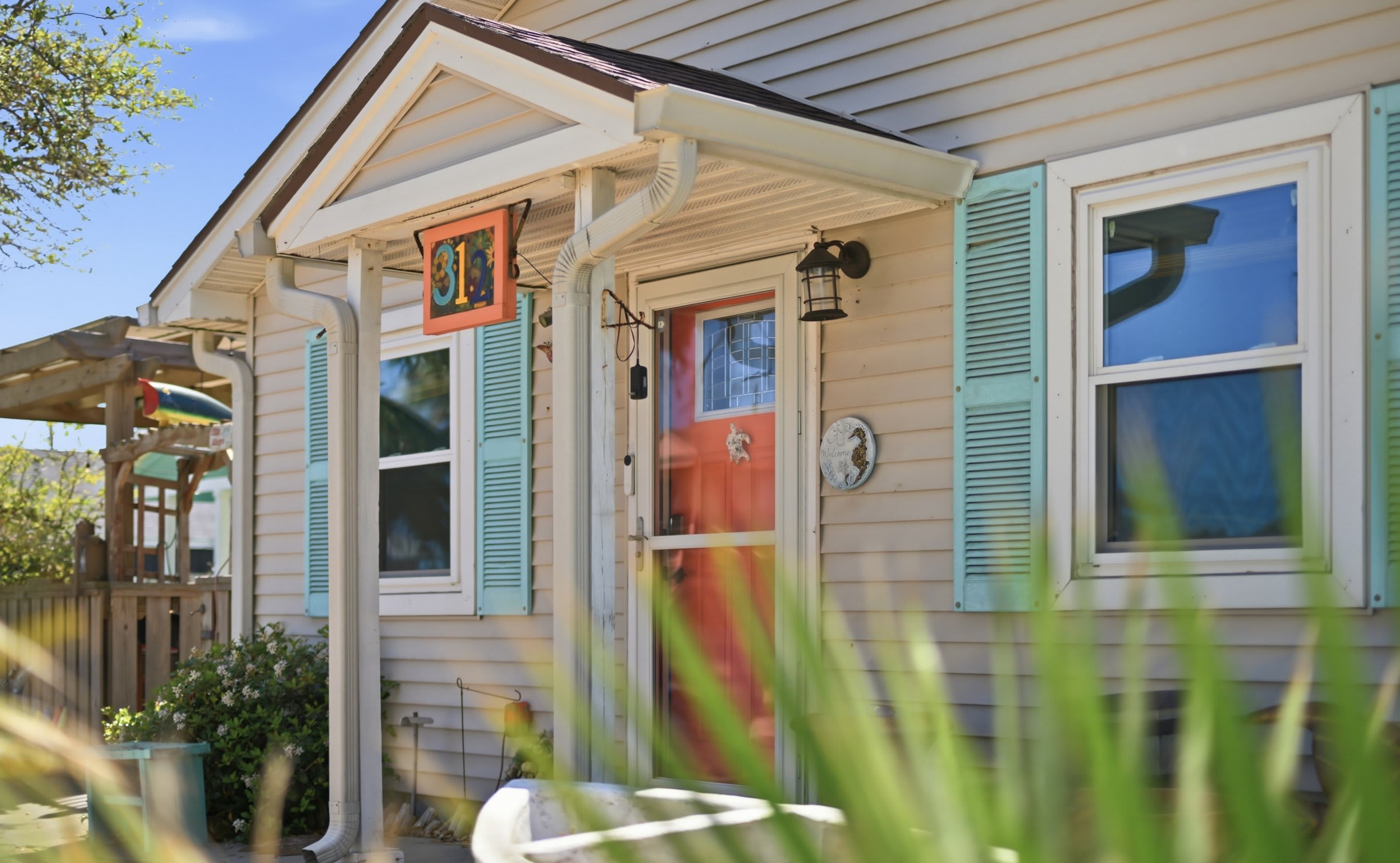Coastal Cottage with Hot Tub & Fenced Yard + Beach