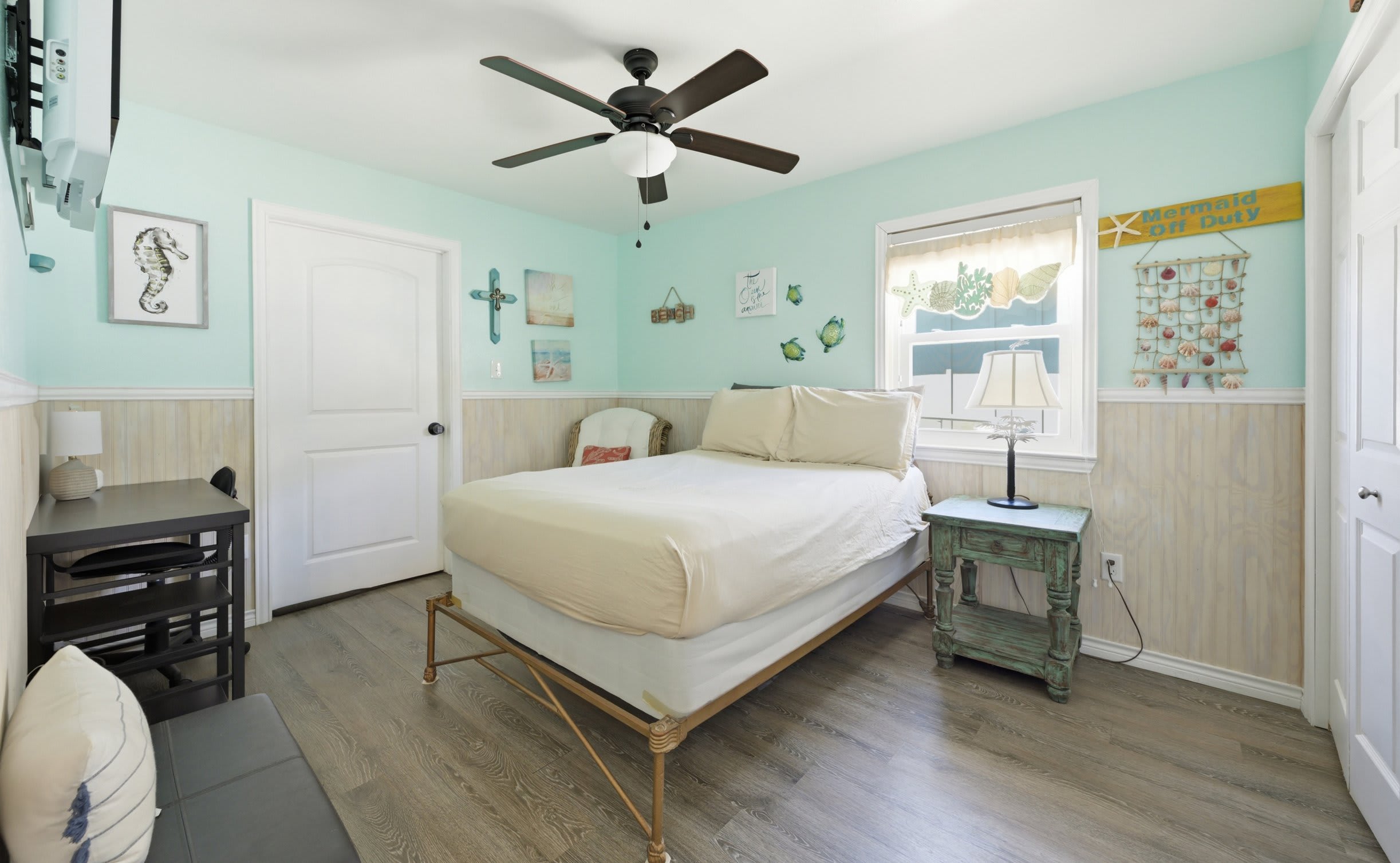 Coastal Cottage with Hot Tub & Fenced Yard + Beach