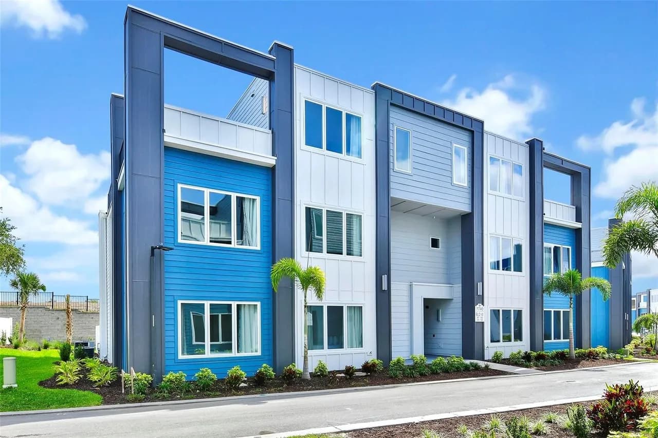 Luxury condo near Disney with pool!